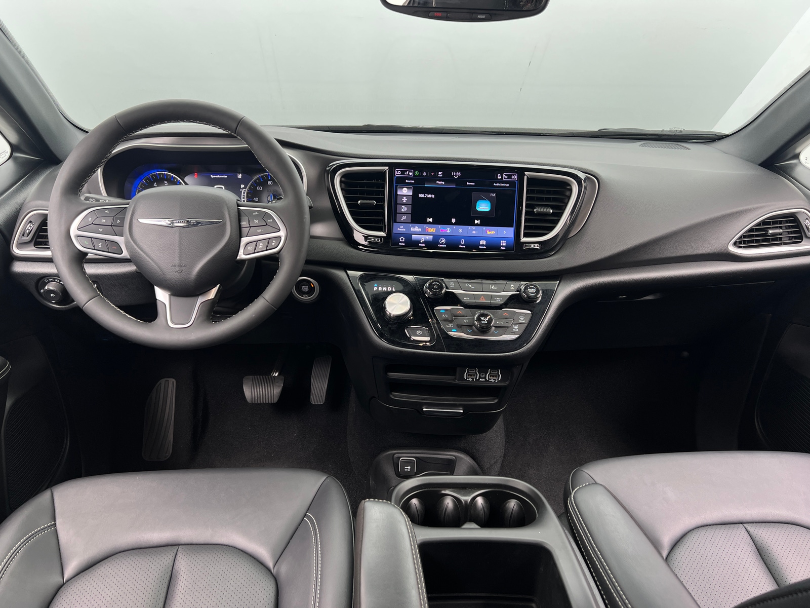 Thumbnail: 2025 Chrysler Pacifica - 3