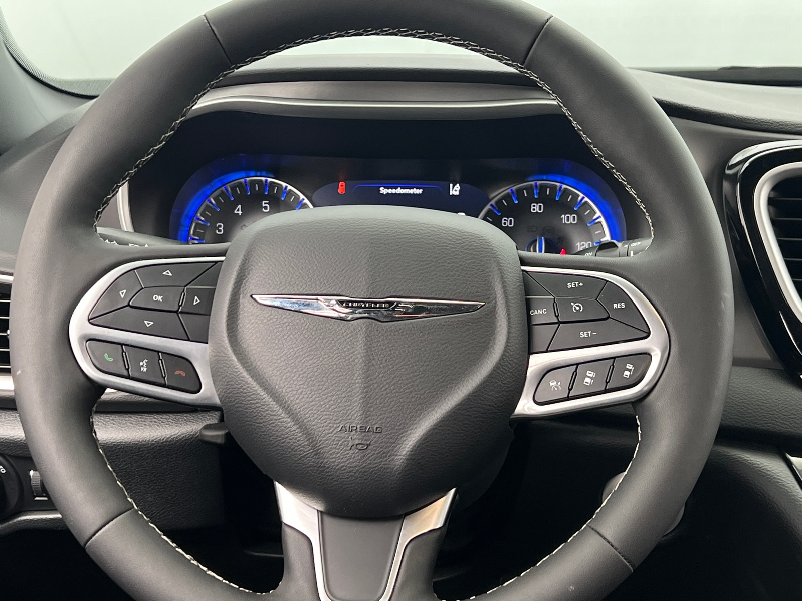 Thumbnail: 2025 Chrysler Pacifica - 5