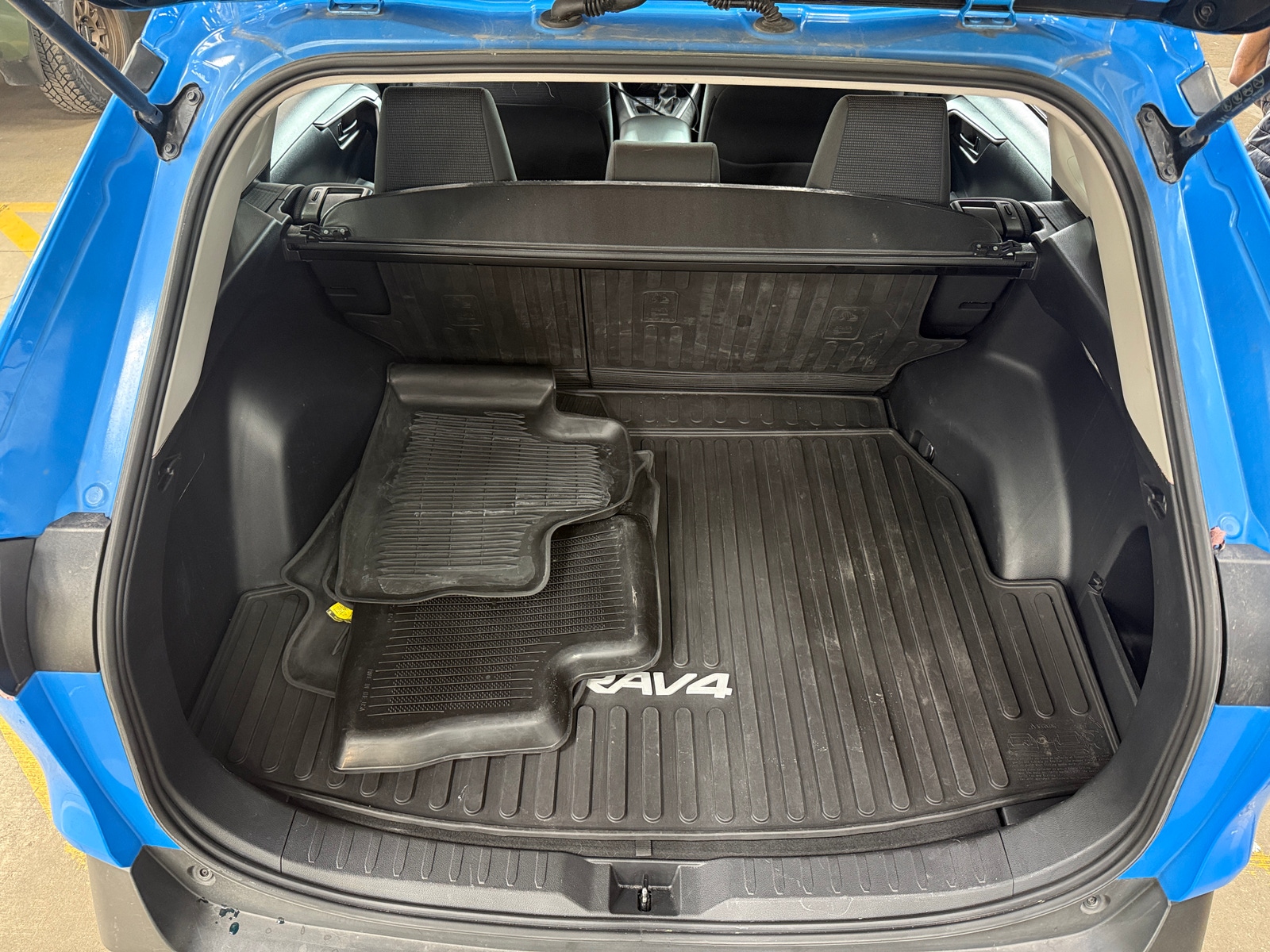 Thumbnail: 2019 Toyota RAV4 - 7