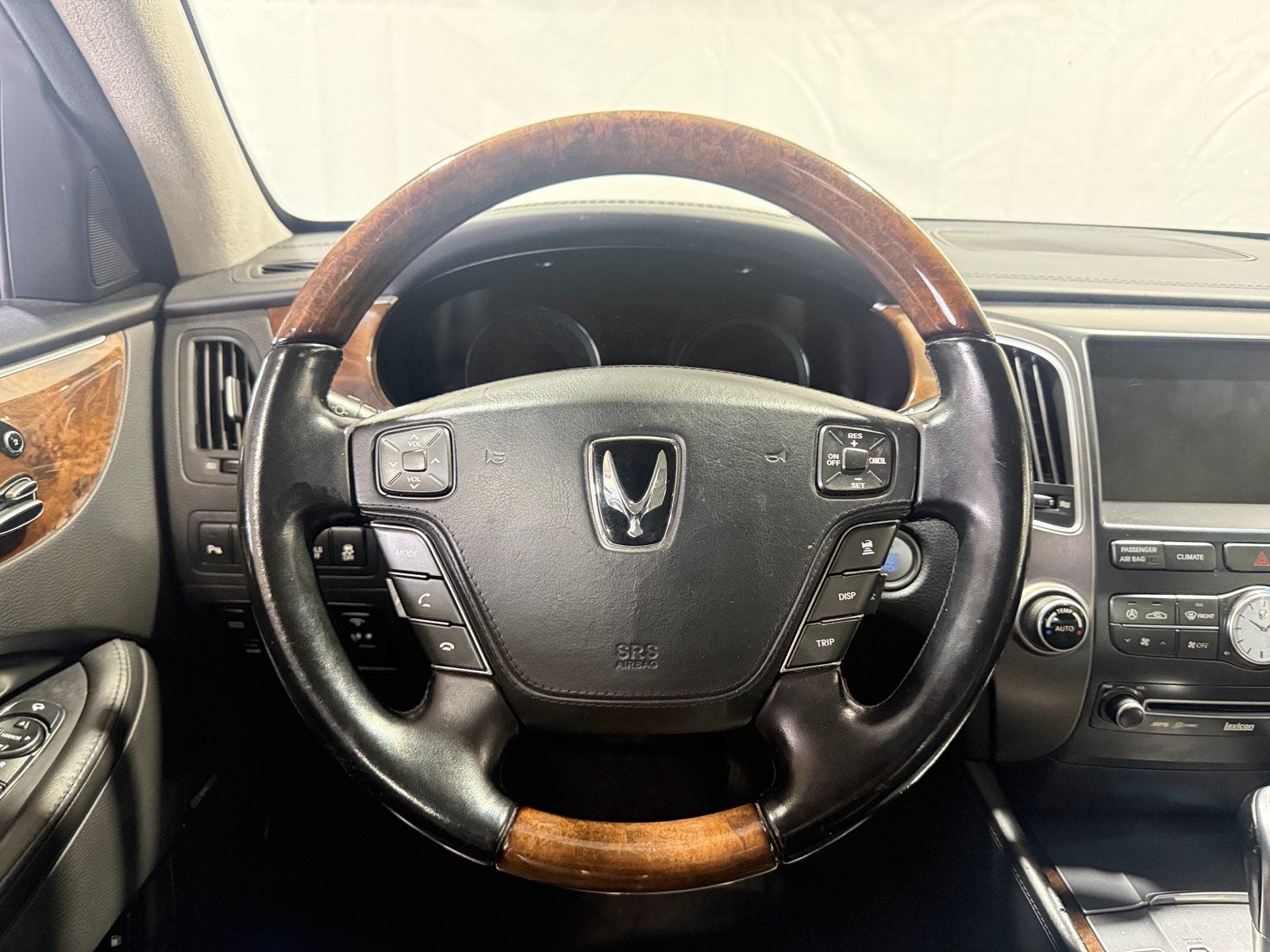 Thumbnail: 2011 Hyundai Equus - 4