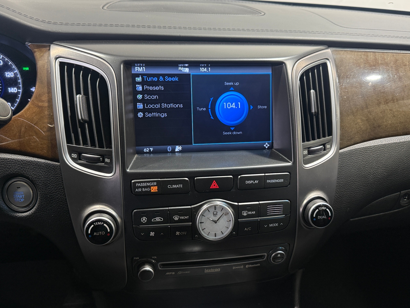 Thumbnail: 2011 Hyundai Equus - 3