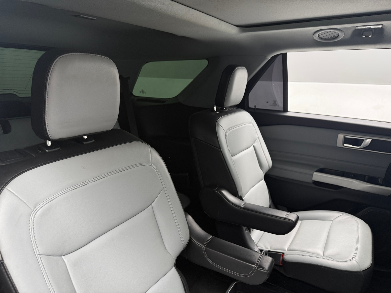 Thumbnail: 2021 Ford Explorer - 6