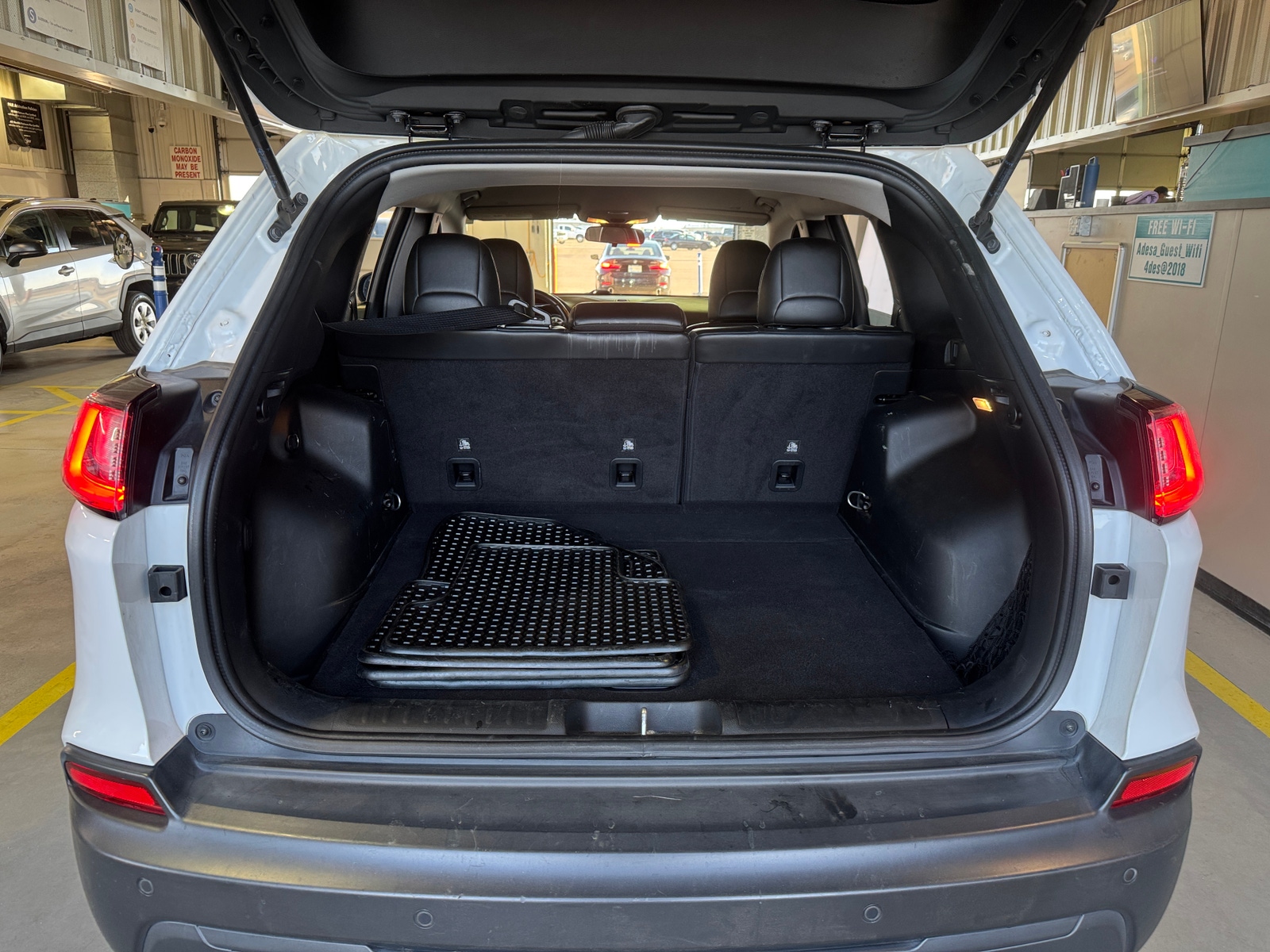 Thumbnail: 2020 Jeep Cherokee - 6