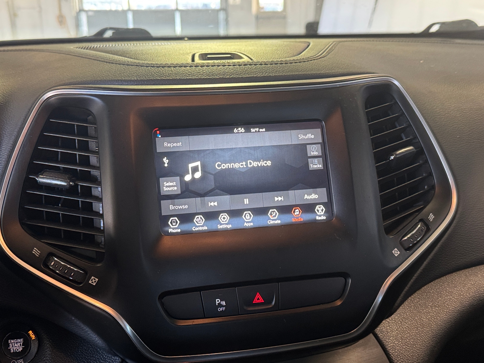 Thumbnail: 2020 Jeep Cherokee - 3