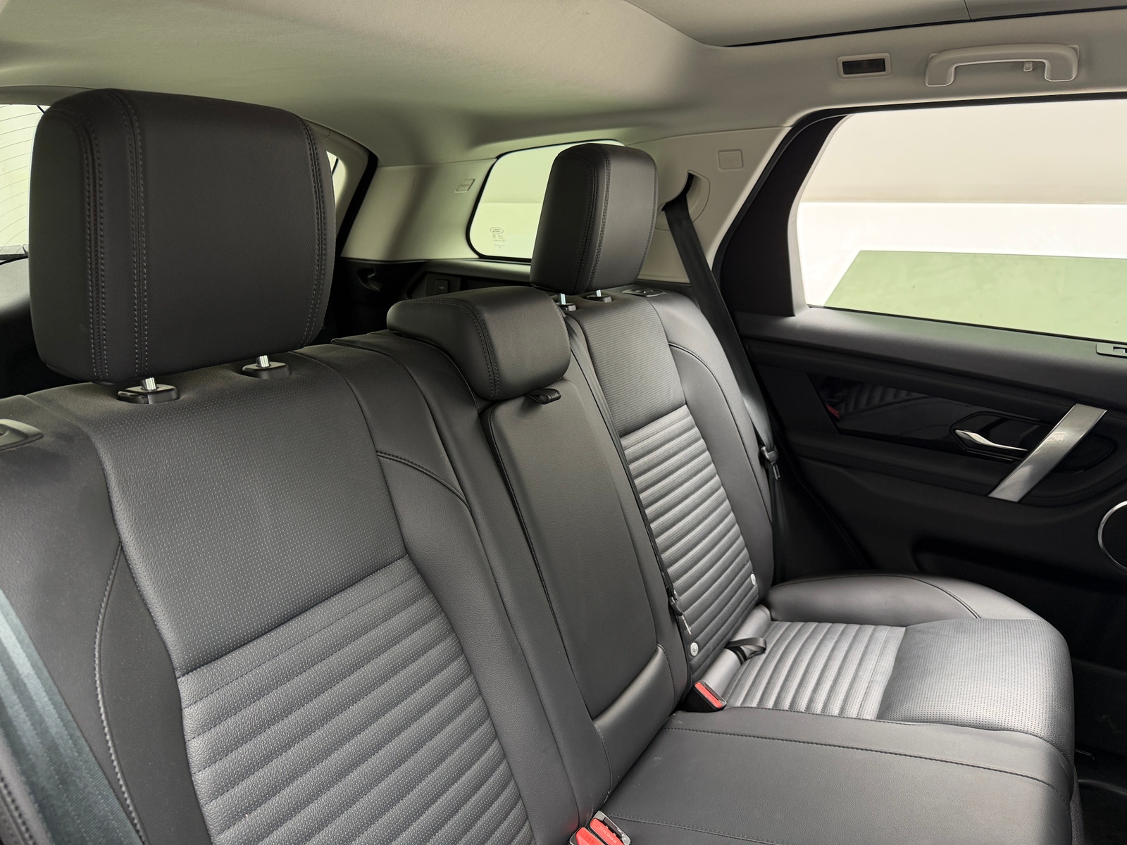 Thumbnail: 2024 Land Rover Discovery Sport - 5