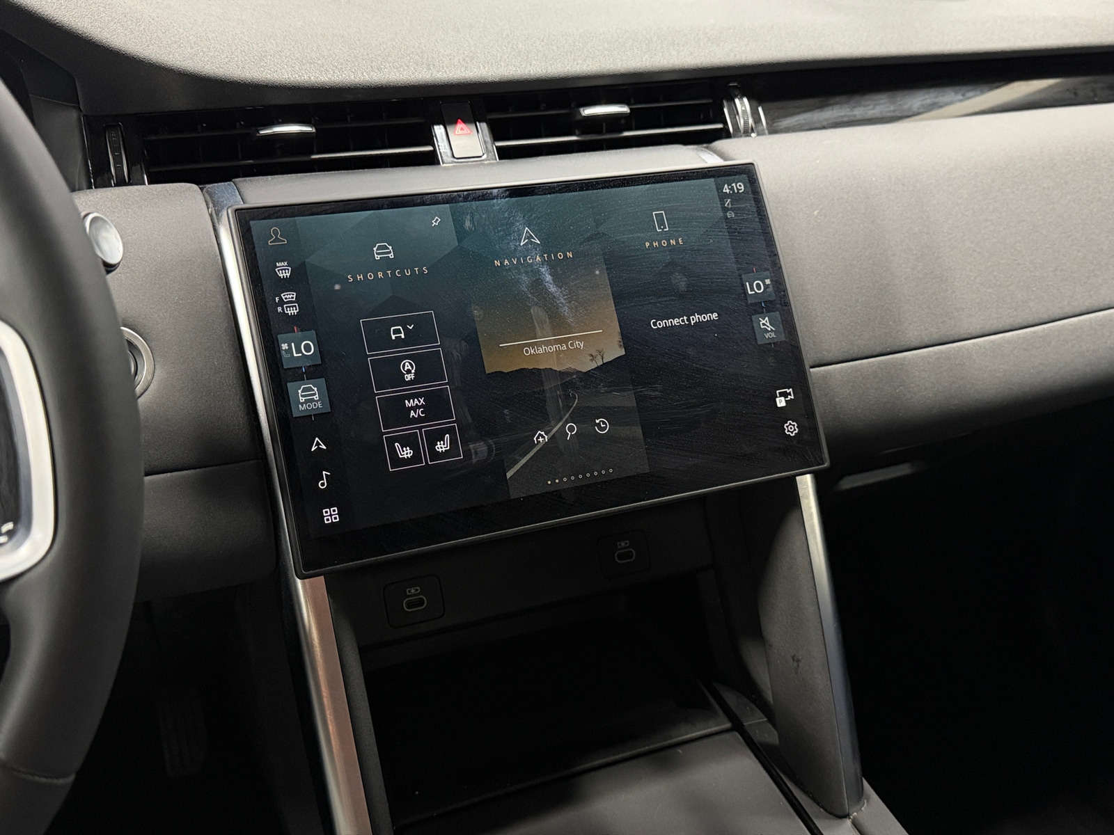 Thumbnail: 2024 Land Rover Discovery Sport - 3