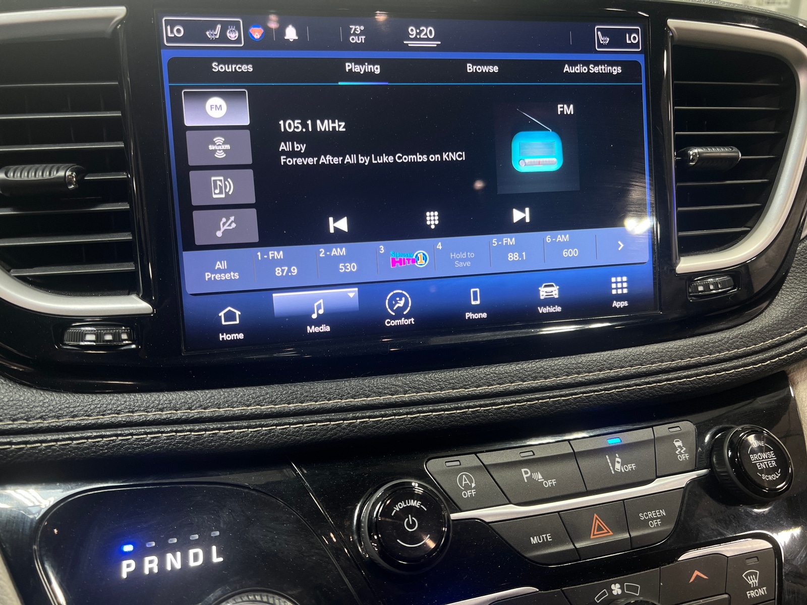 Thumbnail: 2021 Chrysler Pacifica - 3