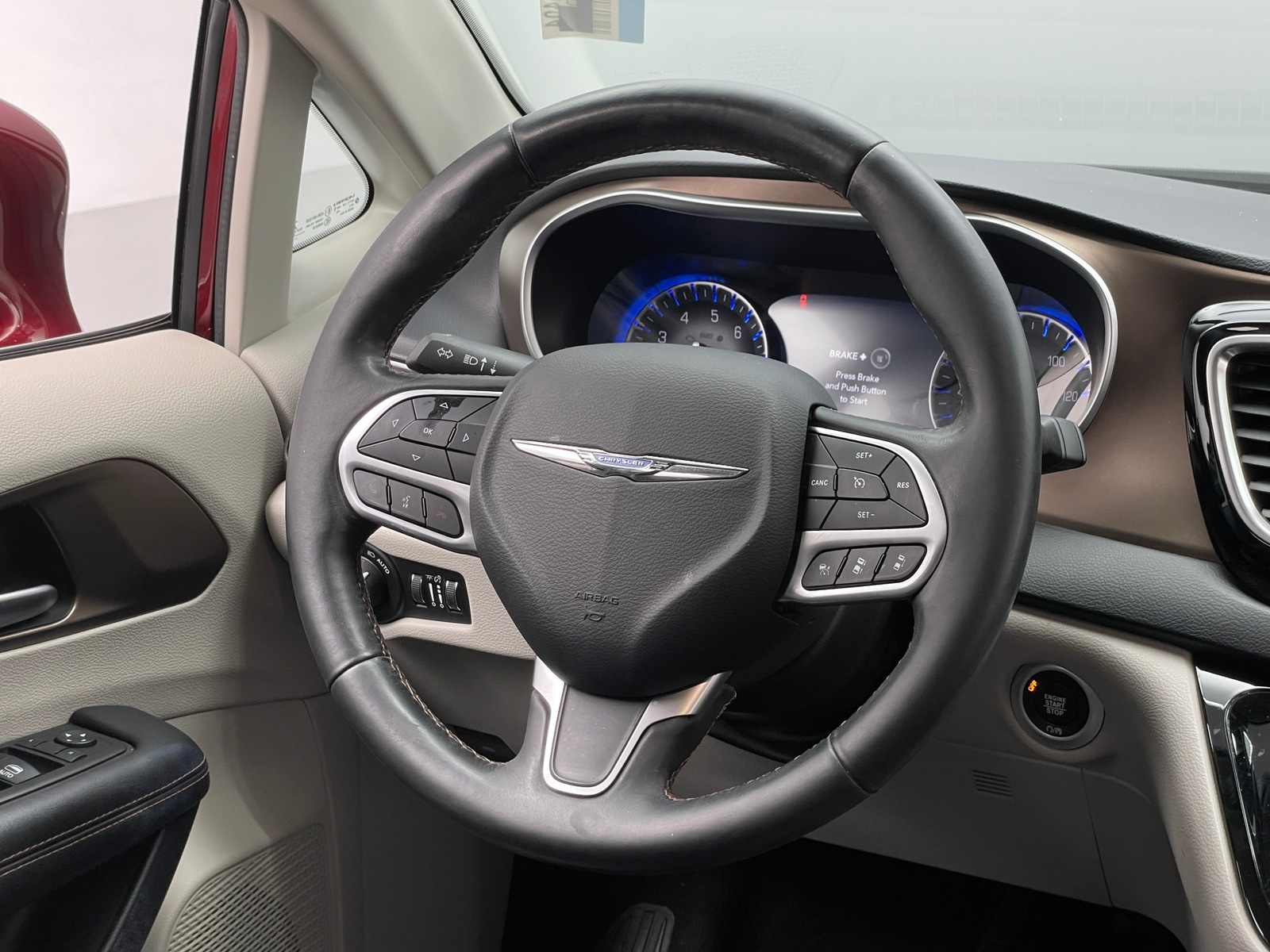 Thumbnail: 2017 Chrysler Pacifica - 4