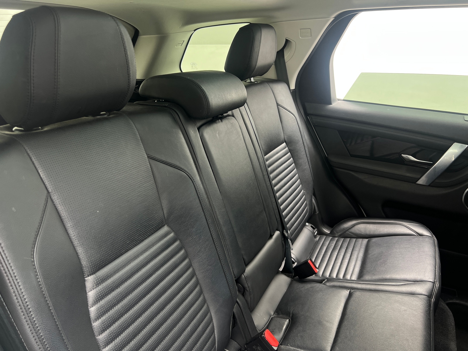 Thumbnail: 2020 Land Rover Discovery Sport - 5