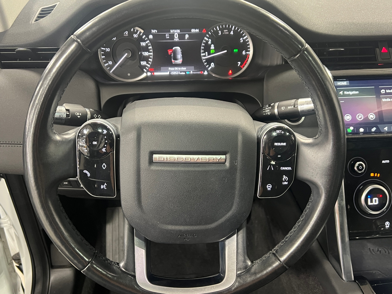 Thumbnail: 2020 Land Rover Discovery Sport - 4