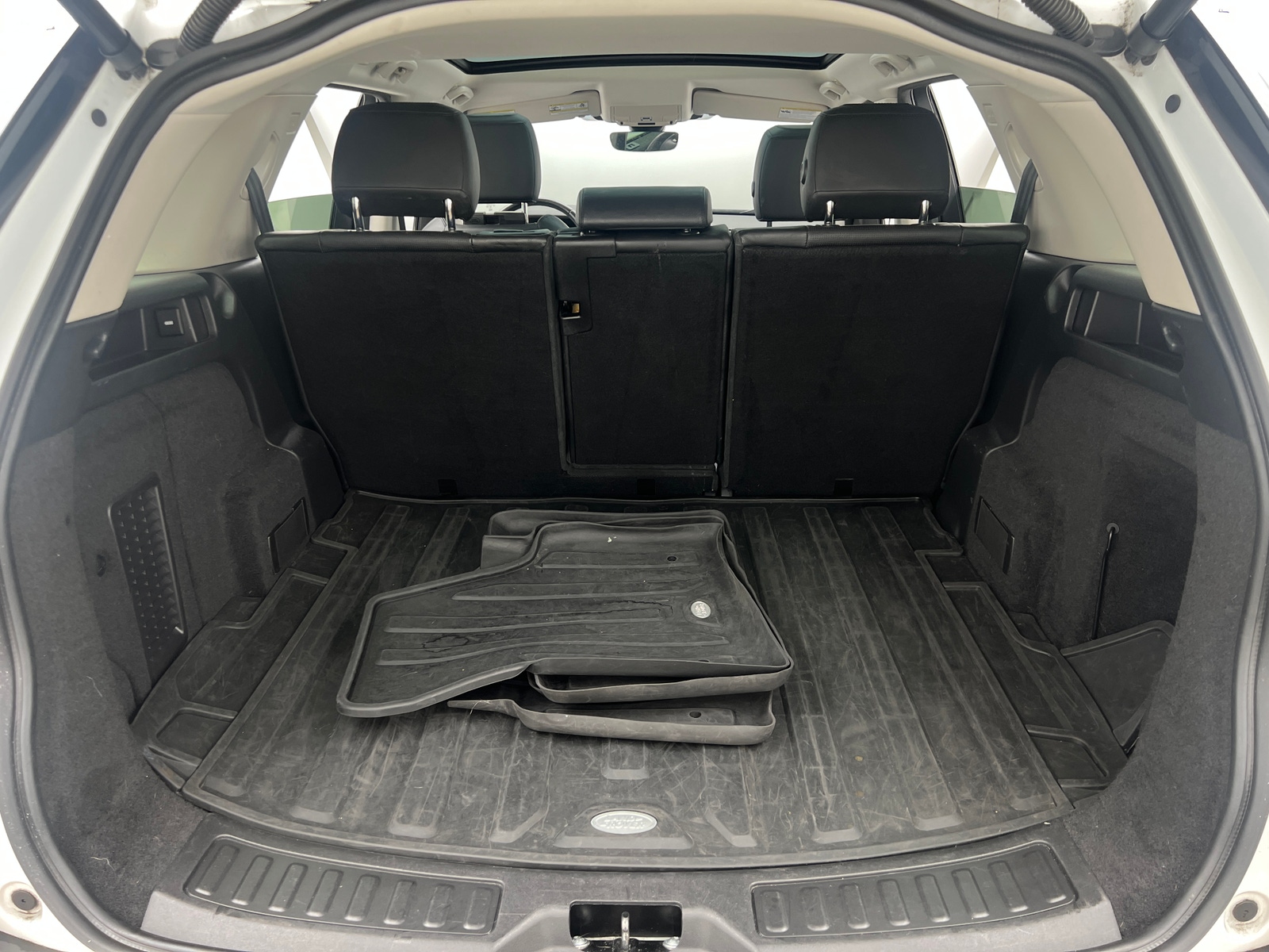 Thumbnail: 2020 Land Rover Discovery Sport - 6