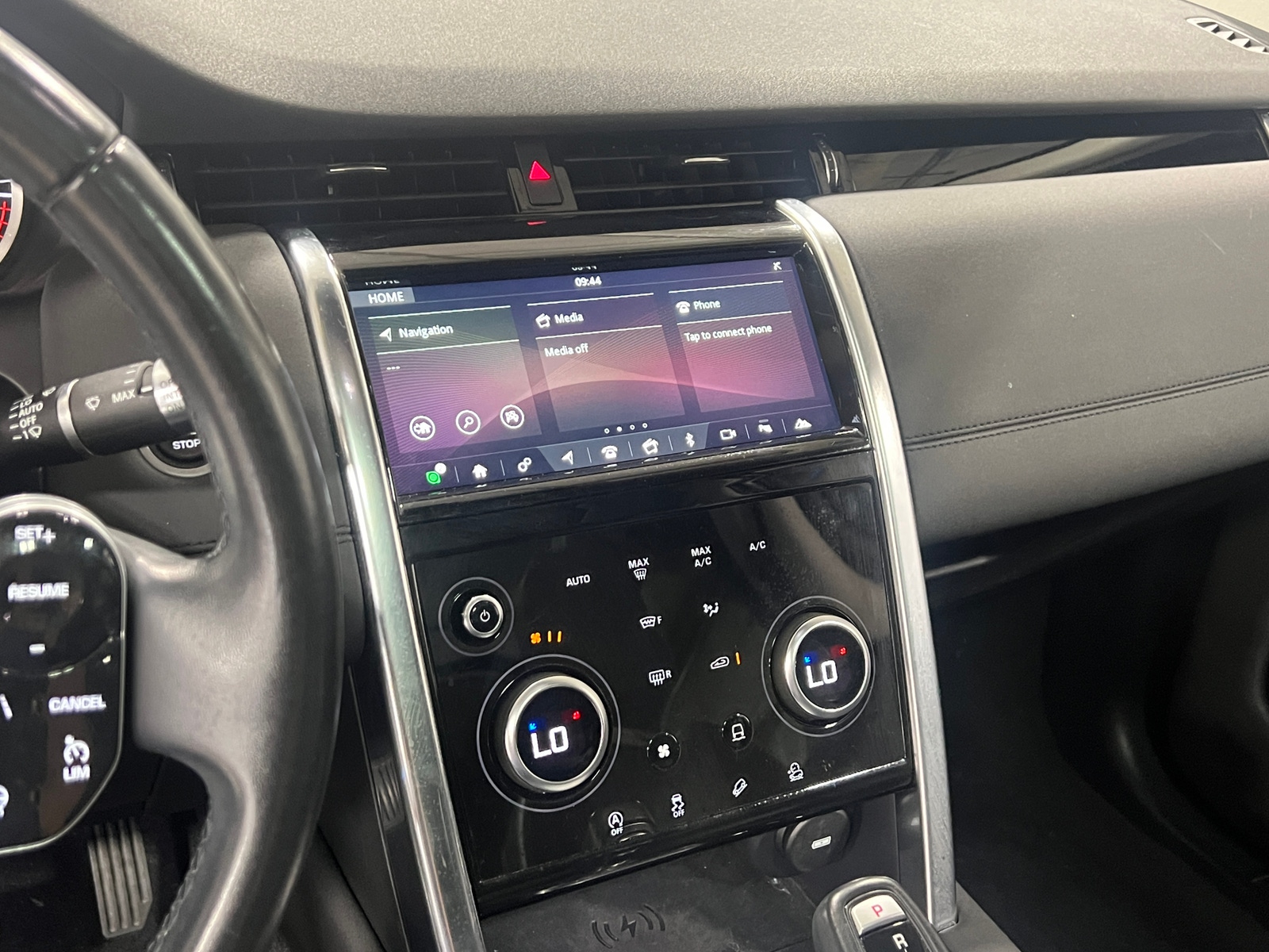 Thumbnail: 2020 Land Rover Discovery Sport - 3