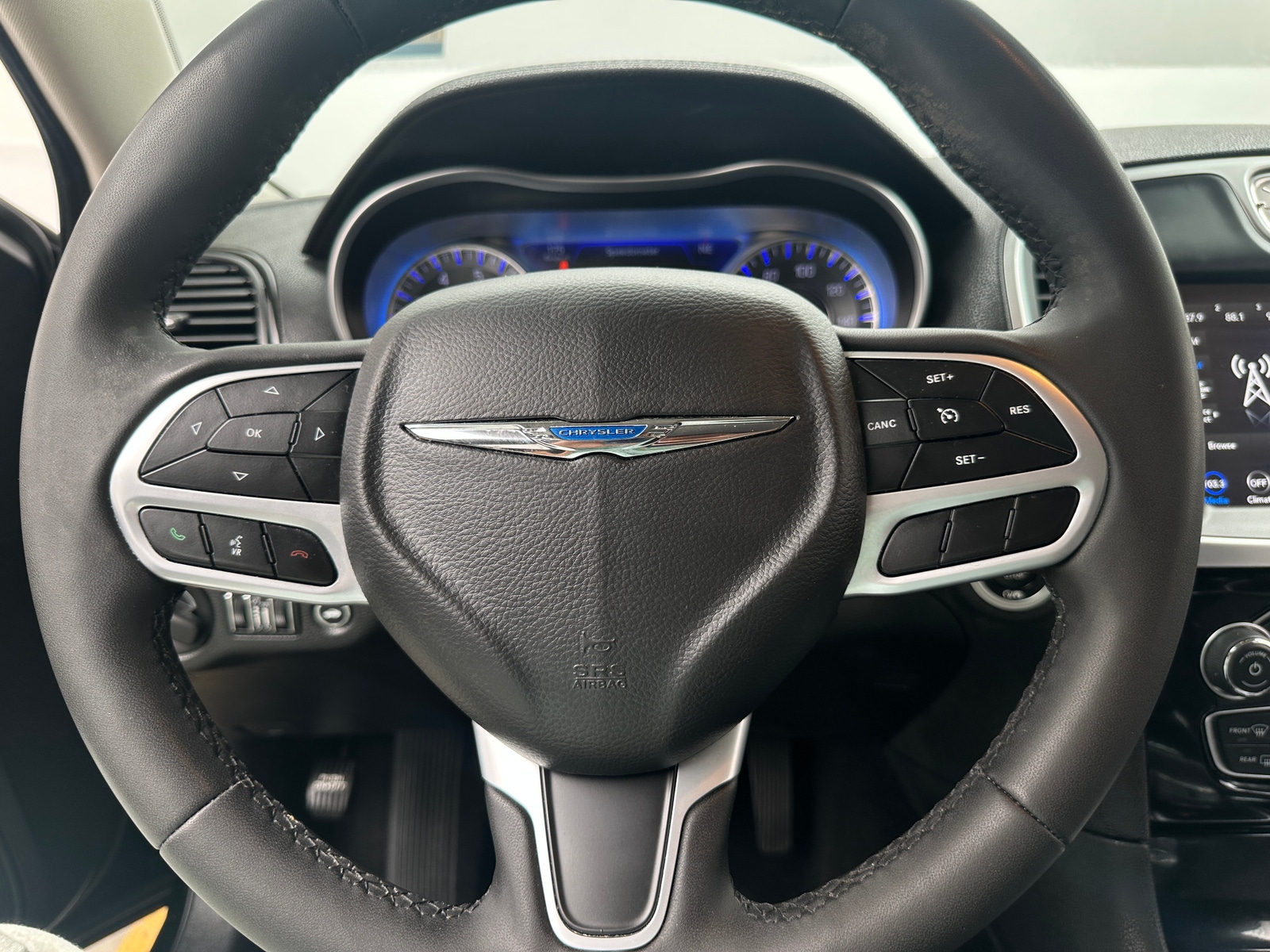 Thumbnail: 2023 Chrysler 300 - 5