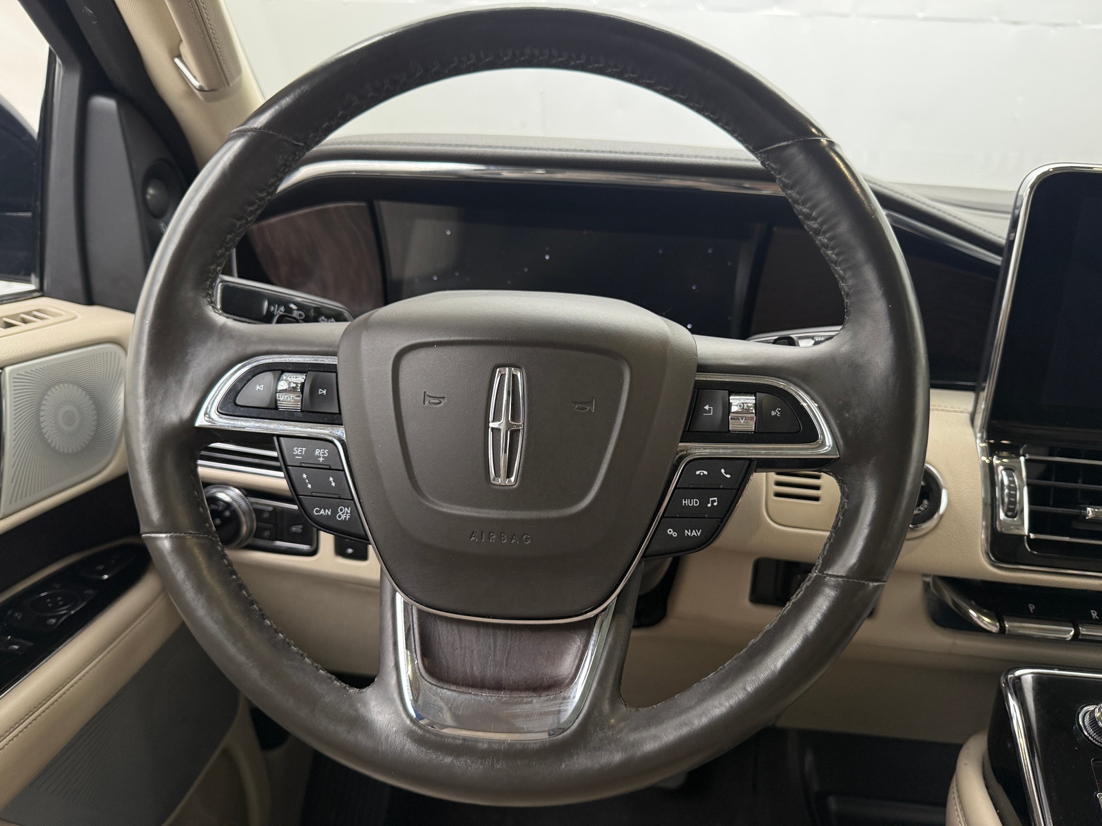Thumbnail: 2020 Lincoln Navigator L - 4