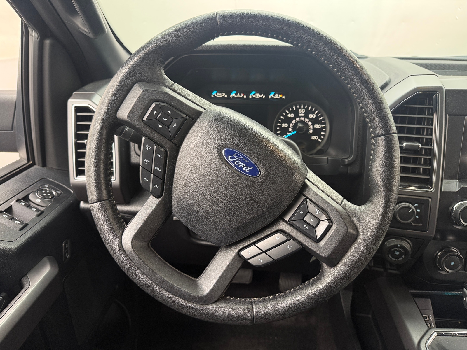 Thumbnail: 2019 Ford Econoline - 5