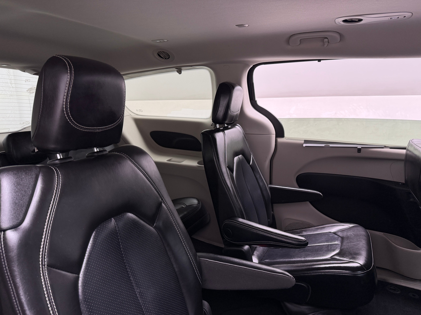 Thumbnail: 2023 Chrysler Pacifica - 5