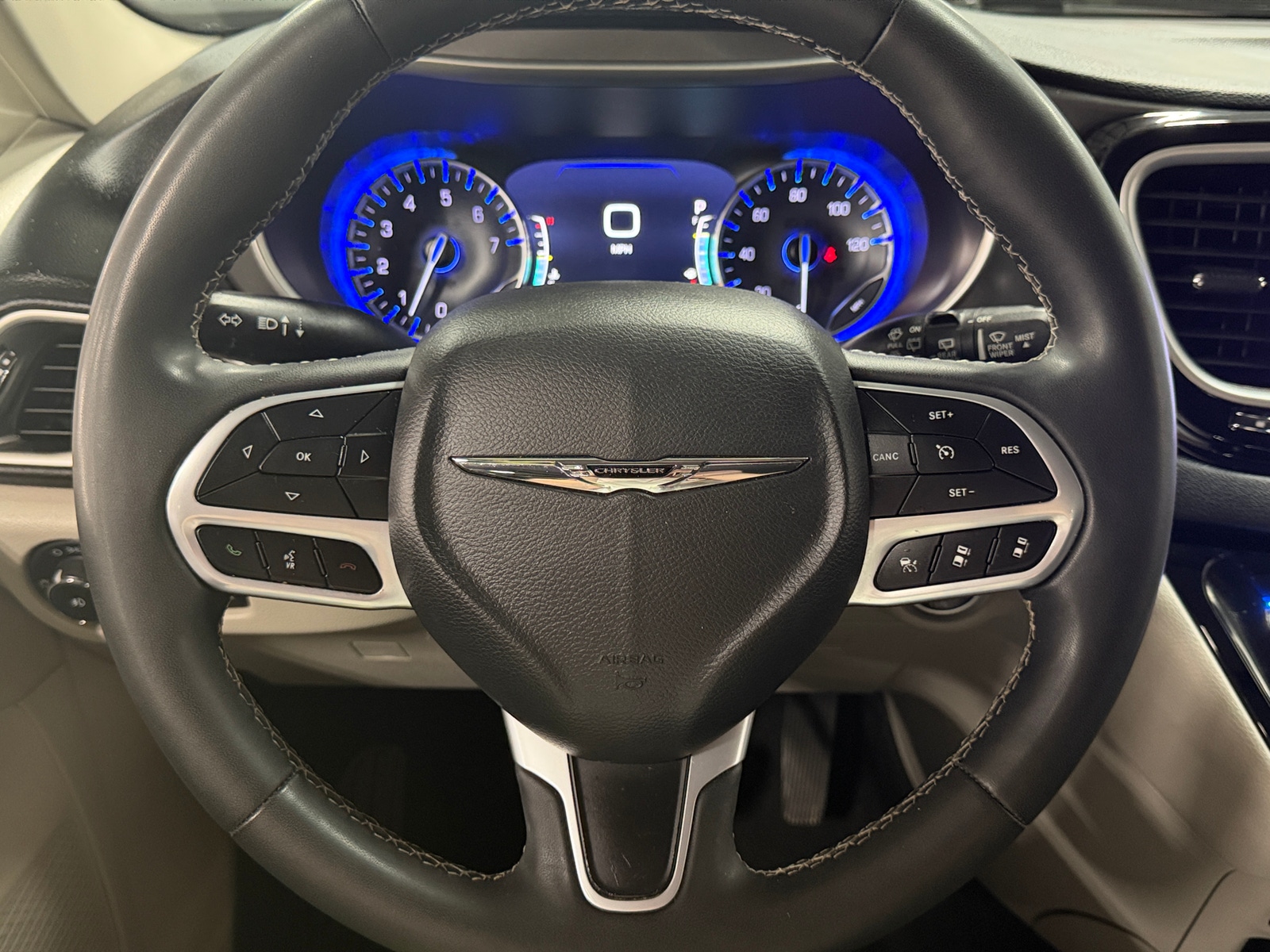 Thumbnail: 2023 Chrysler Pacifica - 4