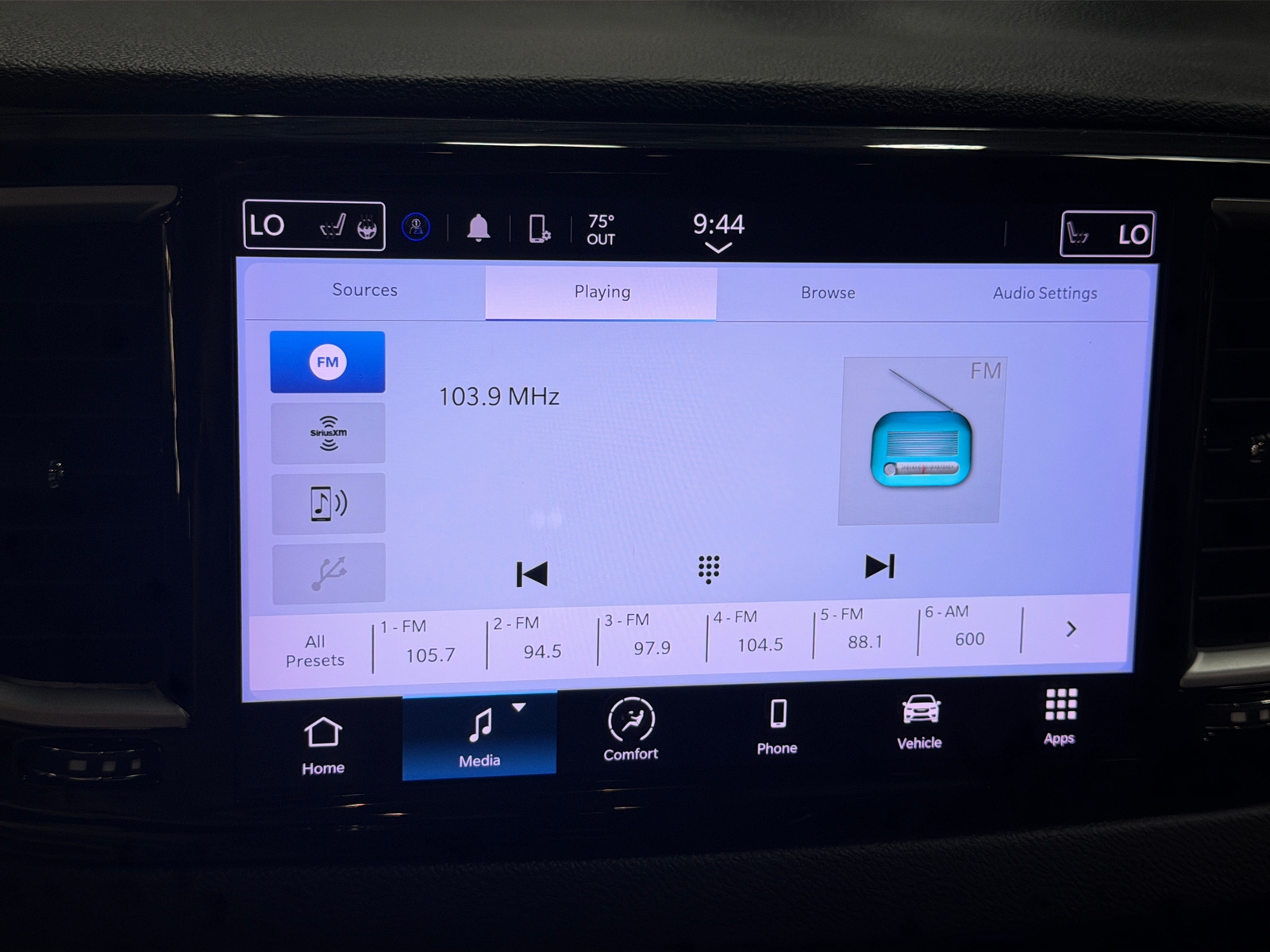 Thumbnail: 2023 Chrysler Pacifica - 3