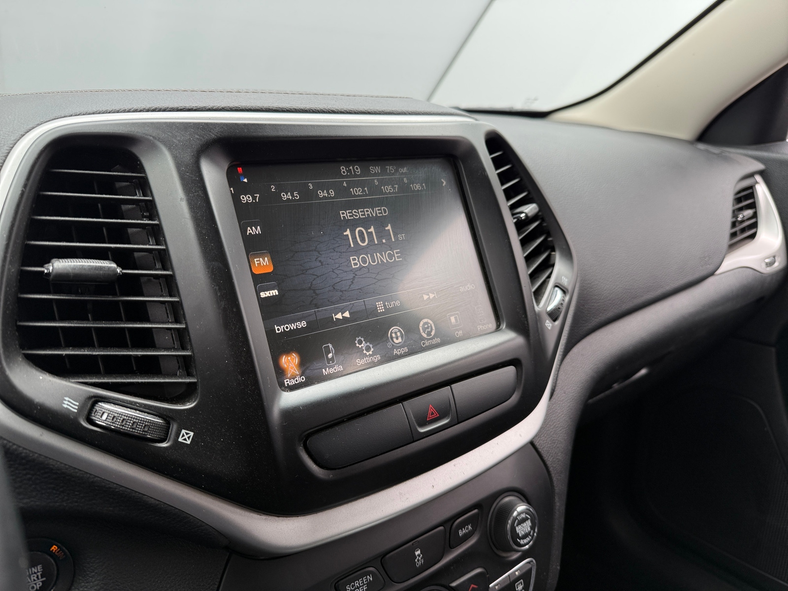Thumbnail: 2018 Jeep Cherokee - 4