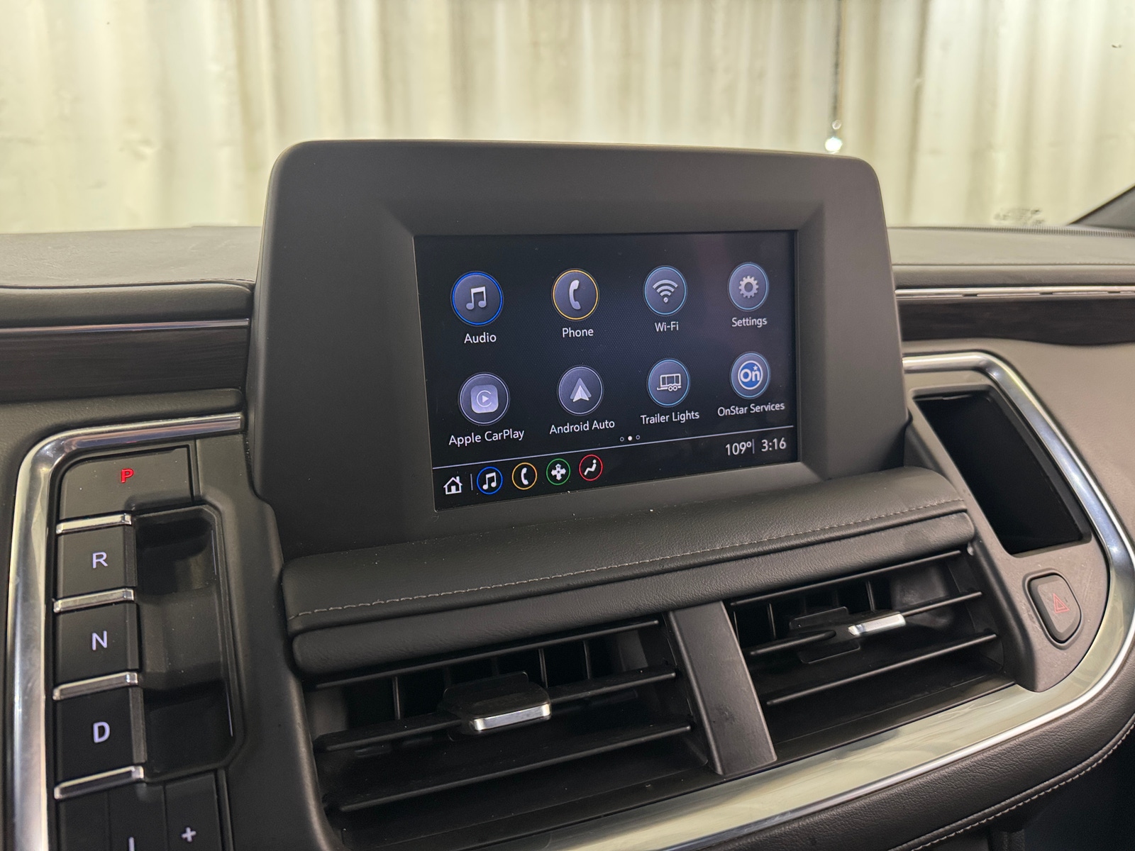 Thumbnail: 2022 Chevrolet Tahoe - 4