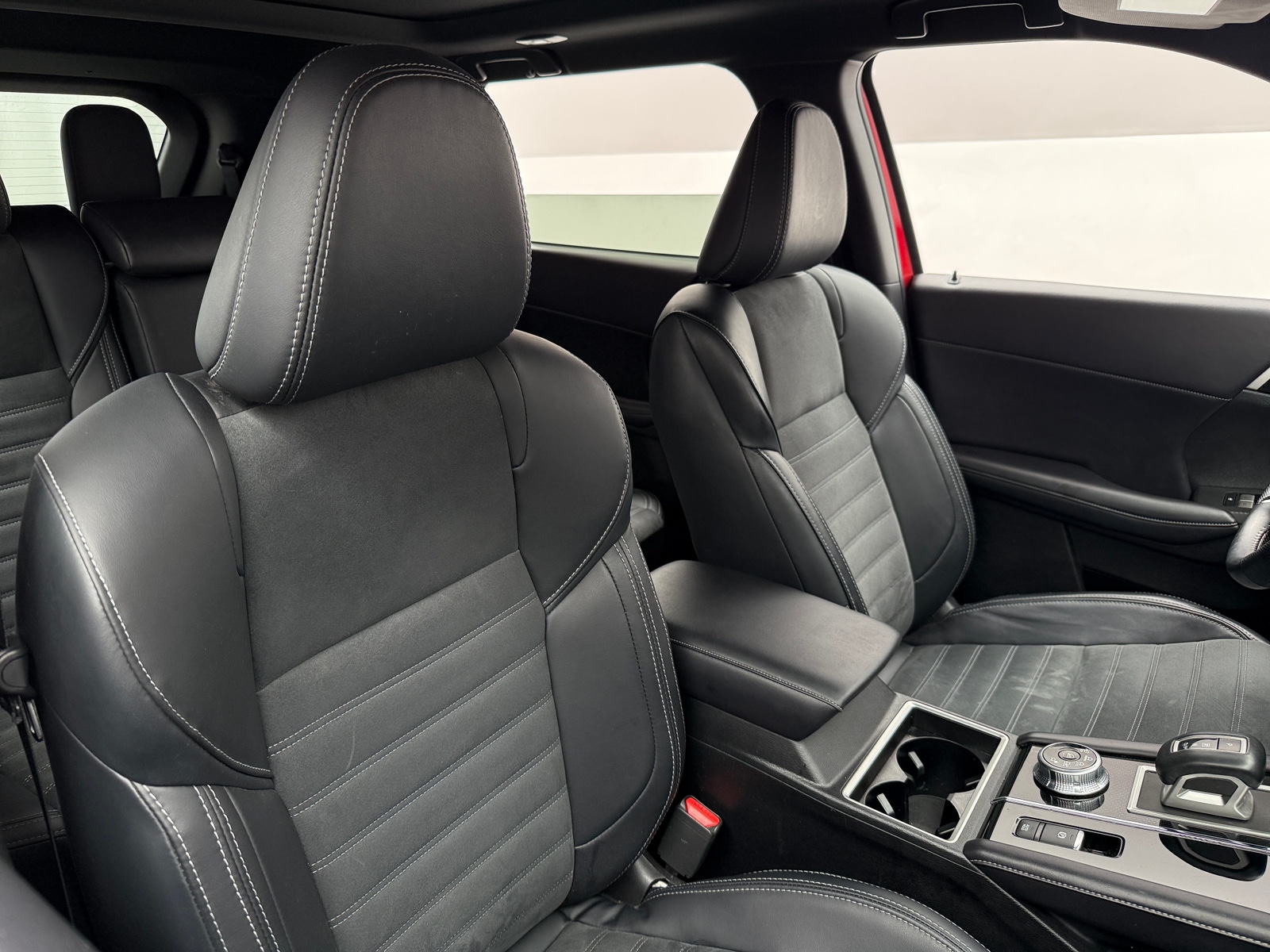 Thumbnail: 2024 Mitsubishi Outlander - 2