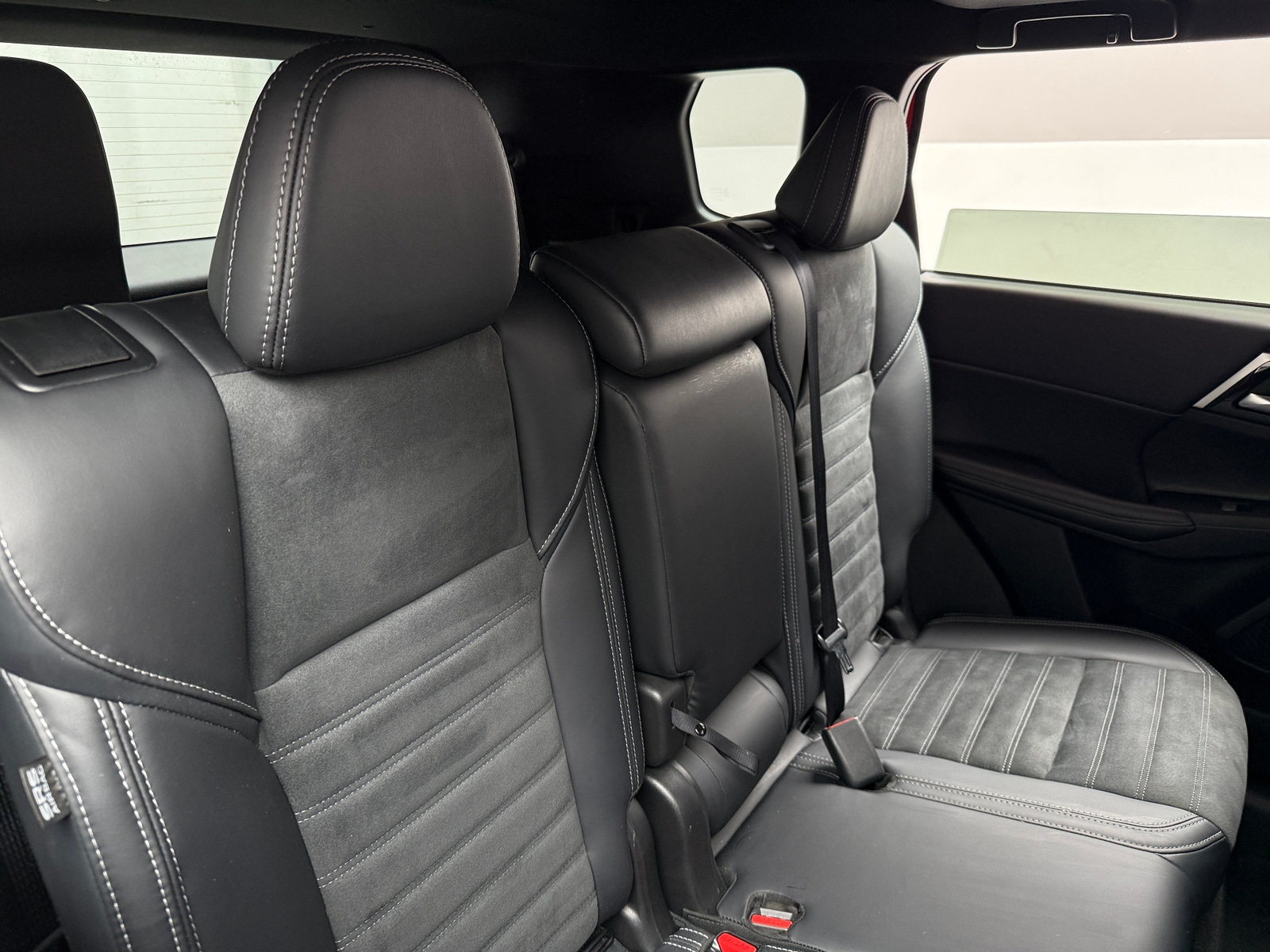 Thumbnail: 2024 Mitsubishi Outlander - 6
