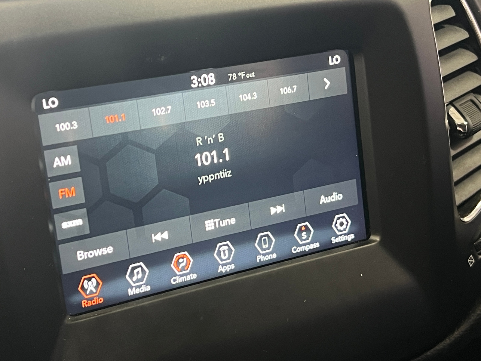 Thumbnail: 2020 Jeep Compass - 3
