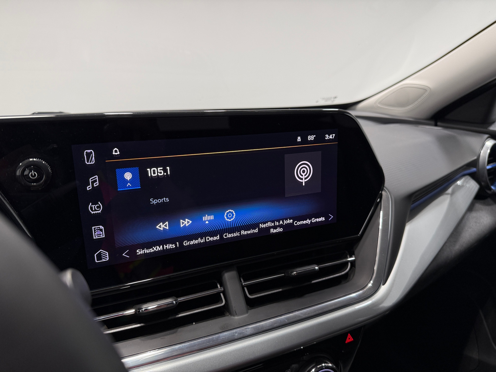 Thumbnail: 2025 Chevrolet Trax - 4