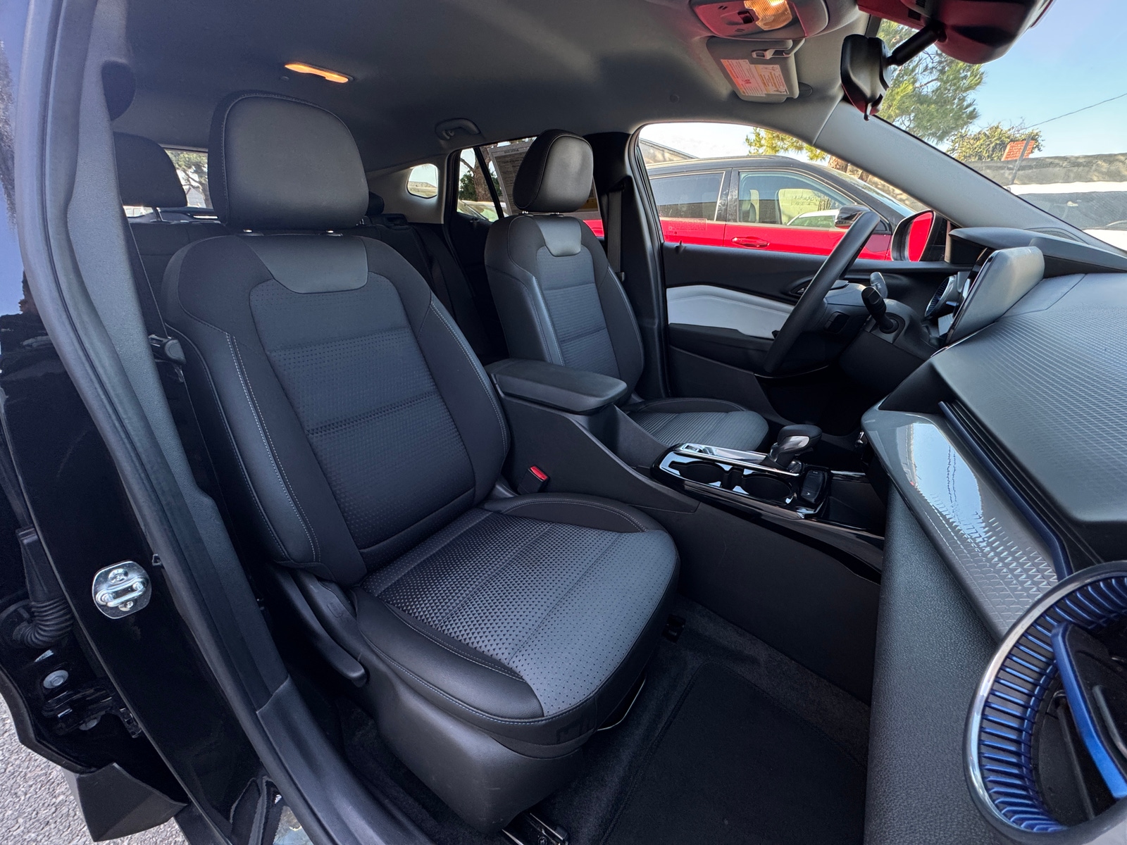 Thumbnail: 2025 Chevrolet Trax - 2