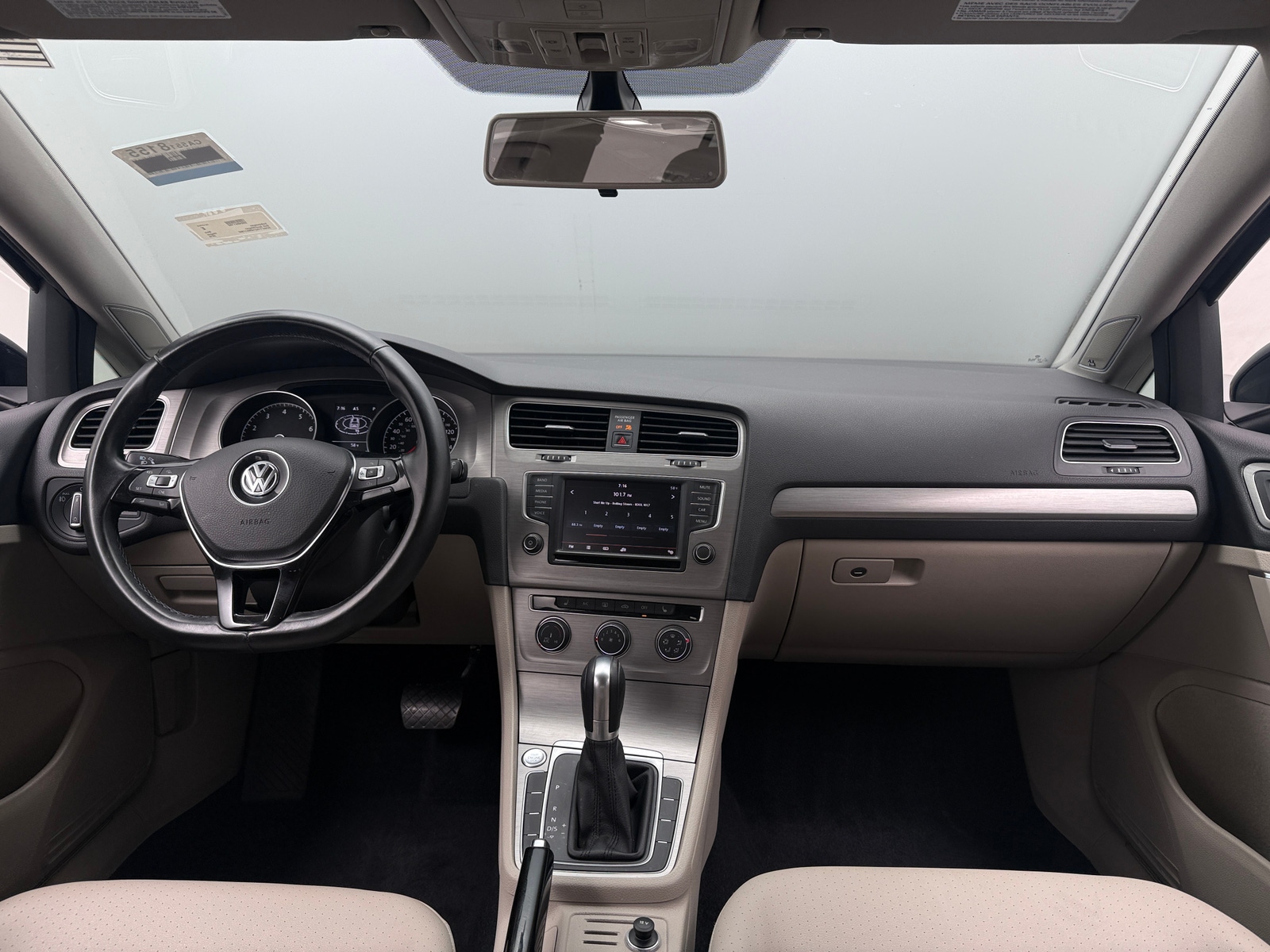 Thumbnail: 2016 Volkswagen e-Golf - 3