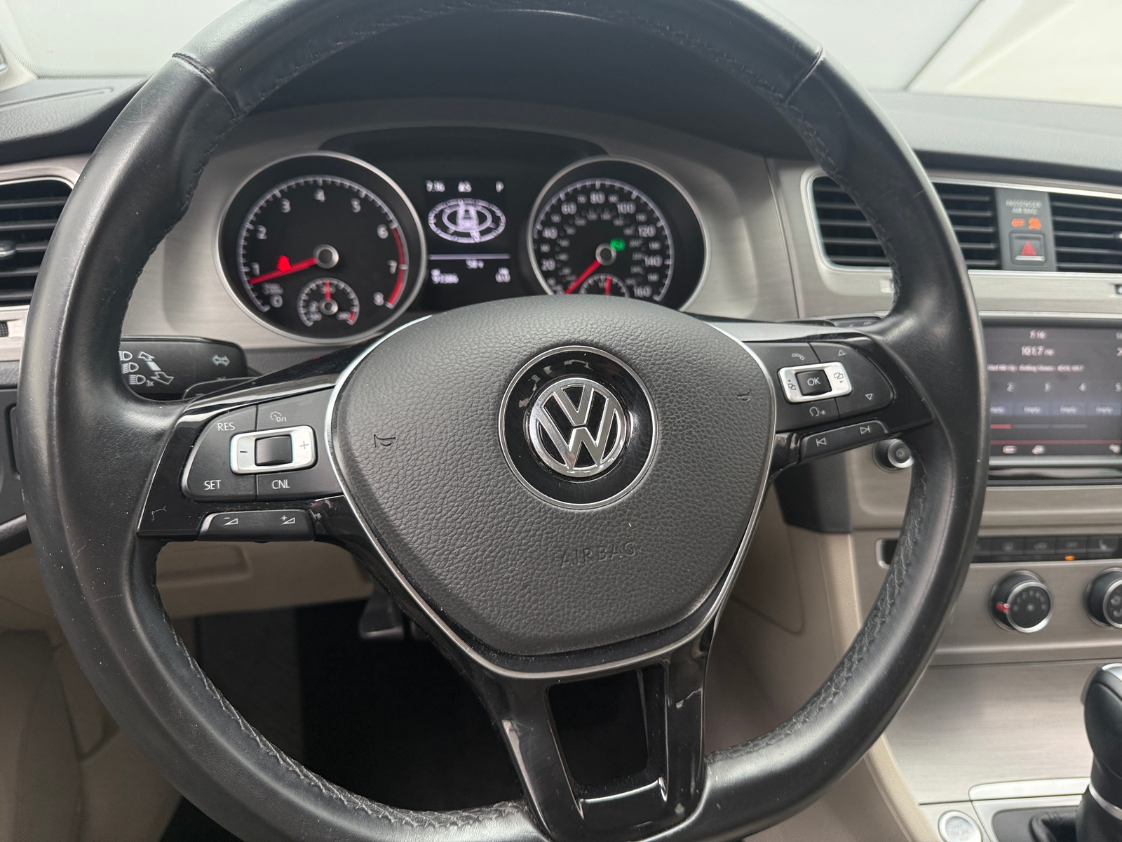 Thumbnail: 2016 Volkswagen e-Golf - 5