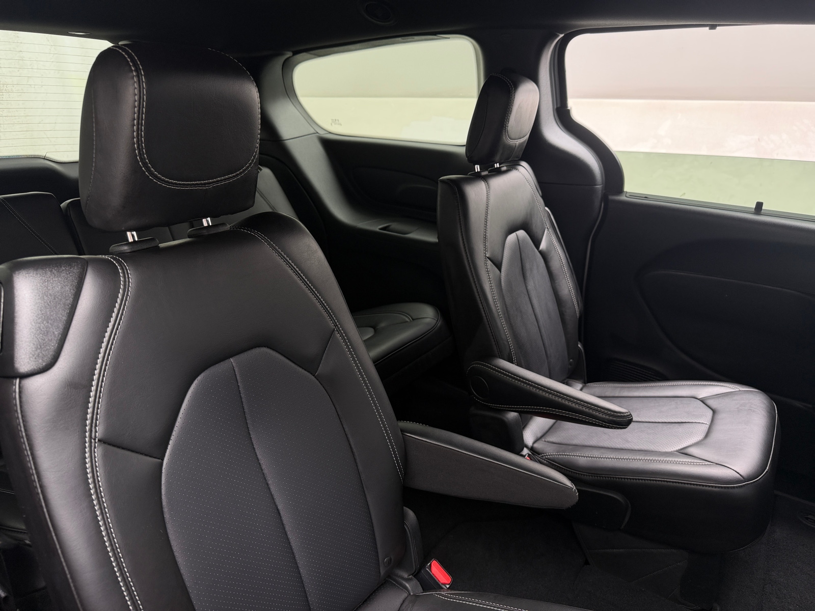 Thumbnail: 2026 Chrysler Pacifica - 5