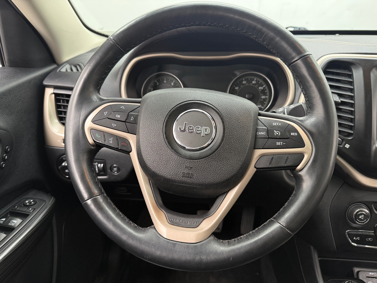 Thumbnail: 2015 Jeep Cherokee - 4