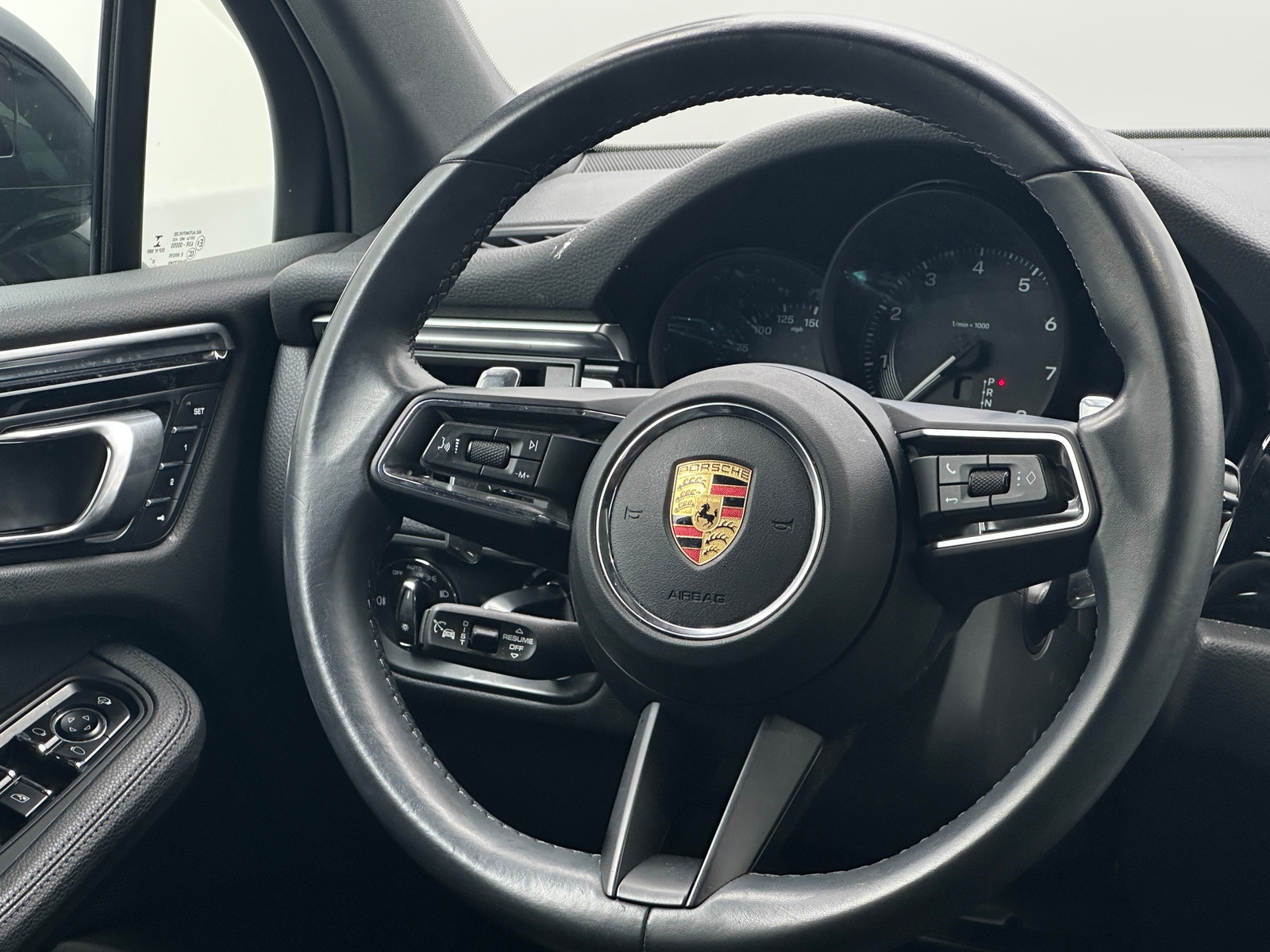 Thumbnail: 2023 Porsche Macan - 4