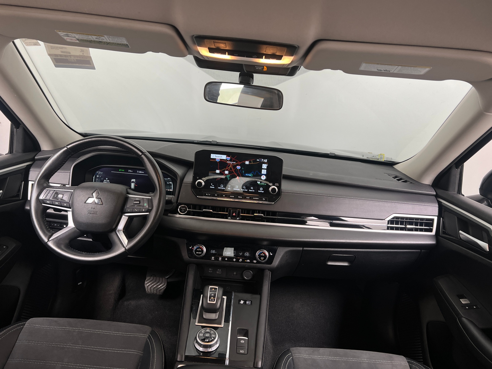 Thumbnail: 2024 Mitsubishi Outlander - 2