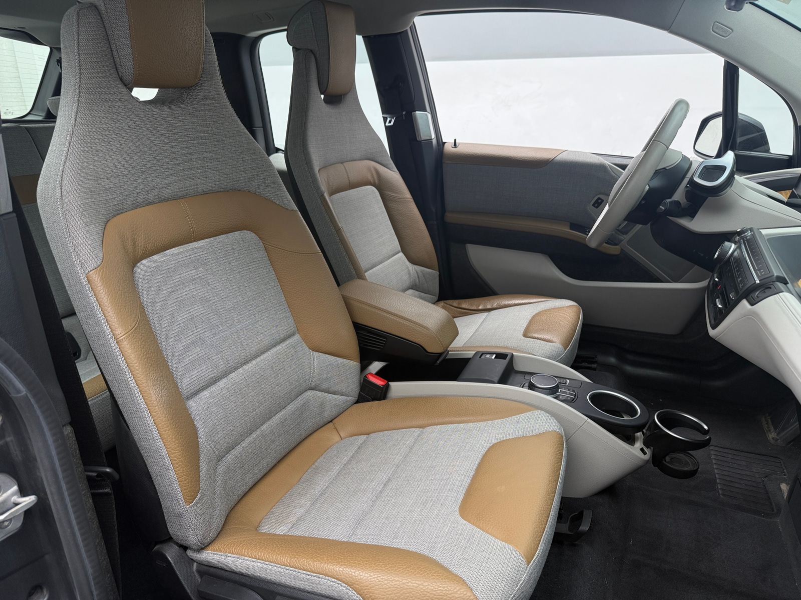 Thumbnail: 2017 BMW i3 - 2