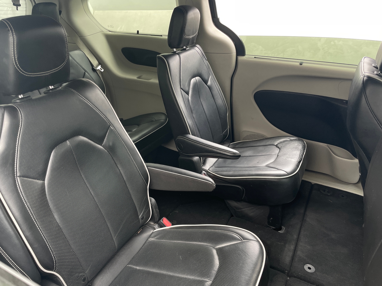 Thumbnail: 2023 Chrysler Pacifica - 5
