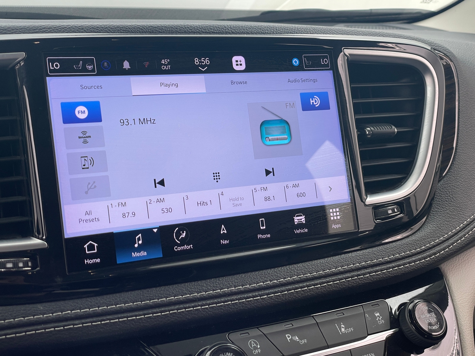 Thumbnail: 2023 Chrysler Pacifica - 3