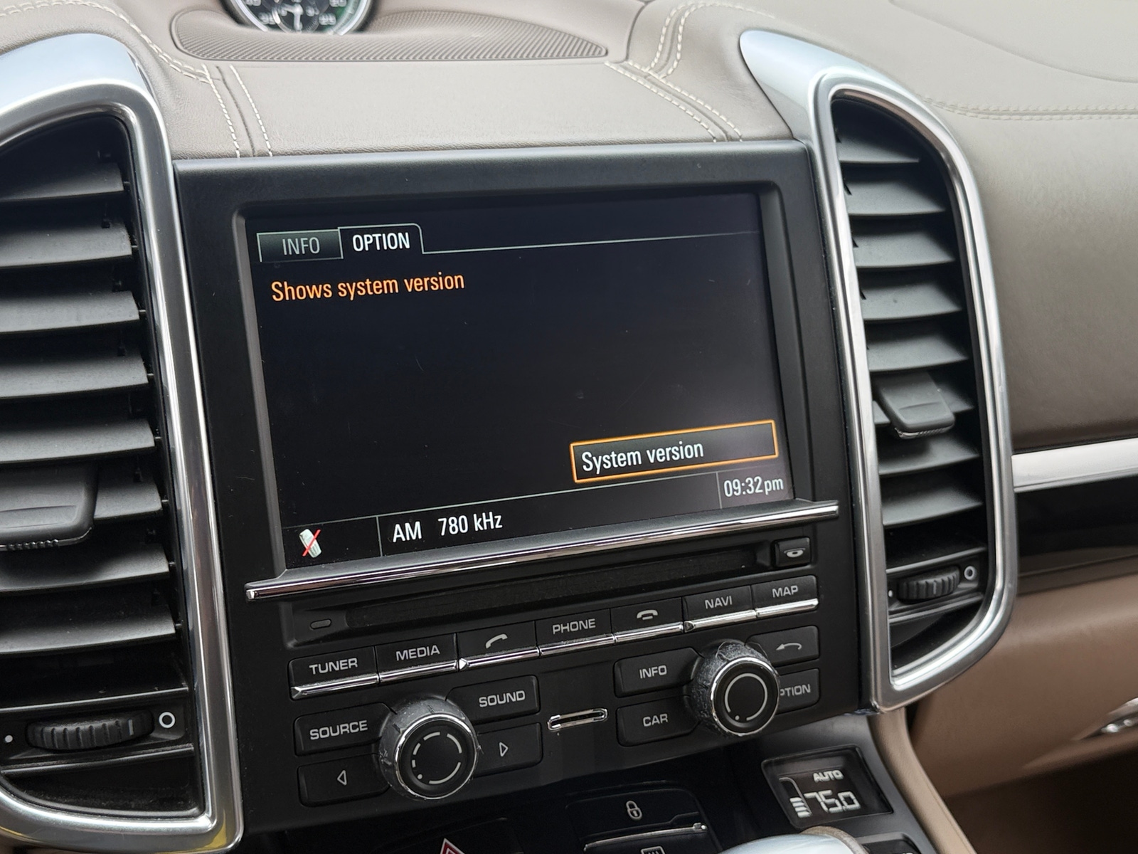 Thumbnail: 2012 Porsche Cayenne - 3