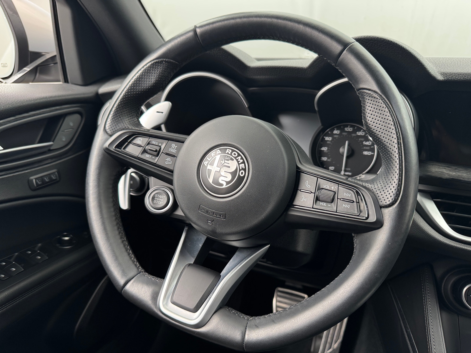 Thumbnail: 2022 Alfa Romeo Stelvio - 4