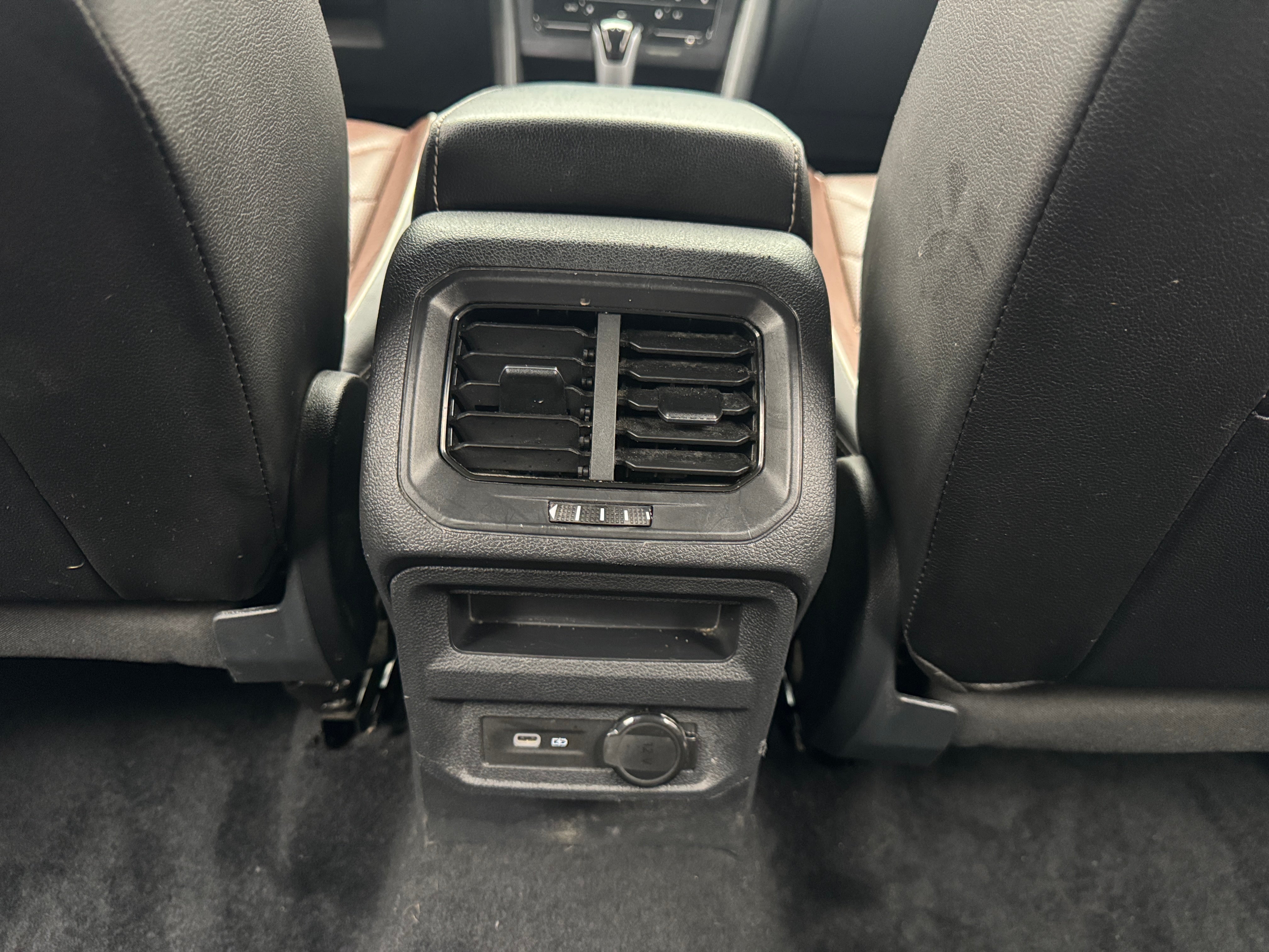 2023 Volkswagen Tiguan SEL R-LINE - Photo 4