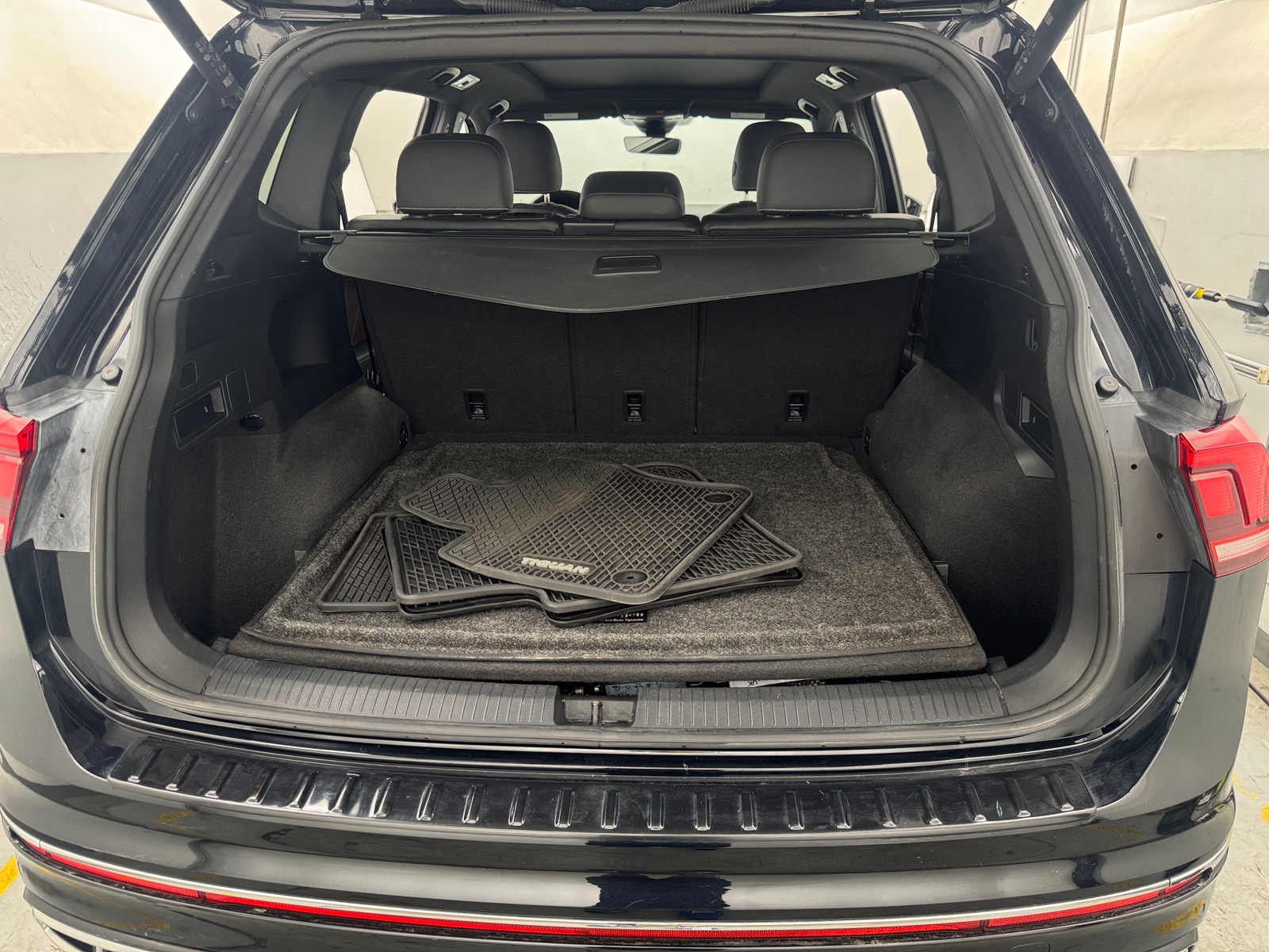 Thumbnail: 2023 Volkswagen Tiguan - 6