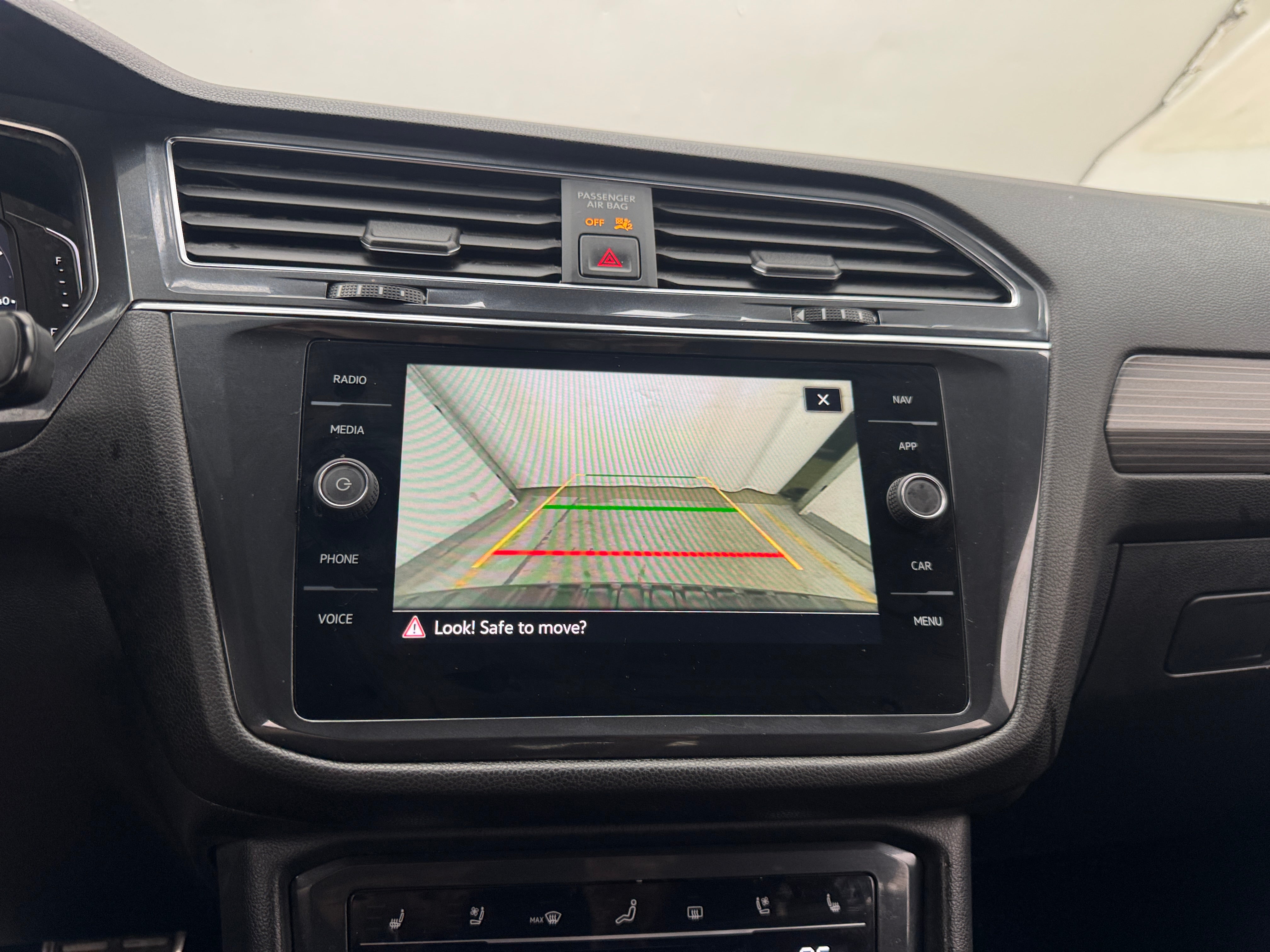 2023 Volkswagen Tiguan SEL R-LINE - Photo 13