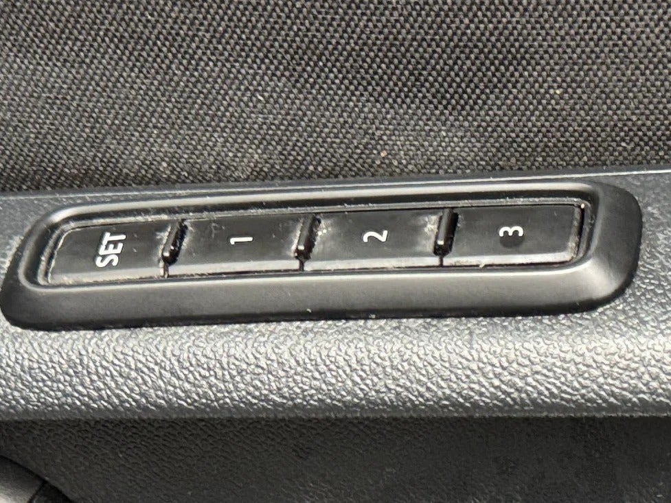2023 Volkswagen Tiguan SEL R-LINE - Photo 22