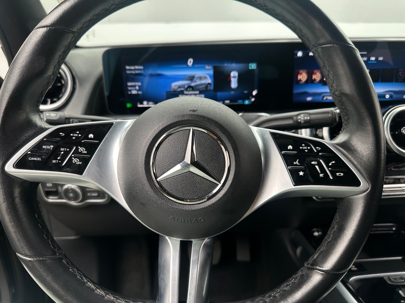 Thumbnail: 2025 Mercedes-Benz GLB - 4