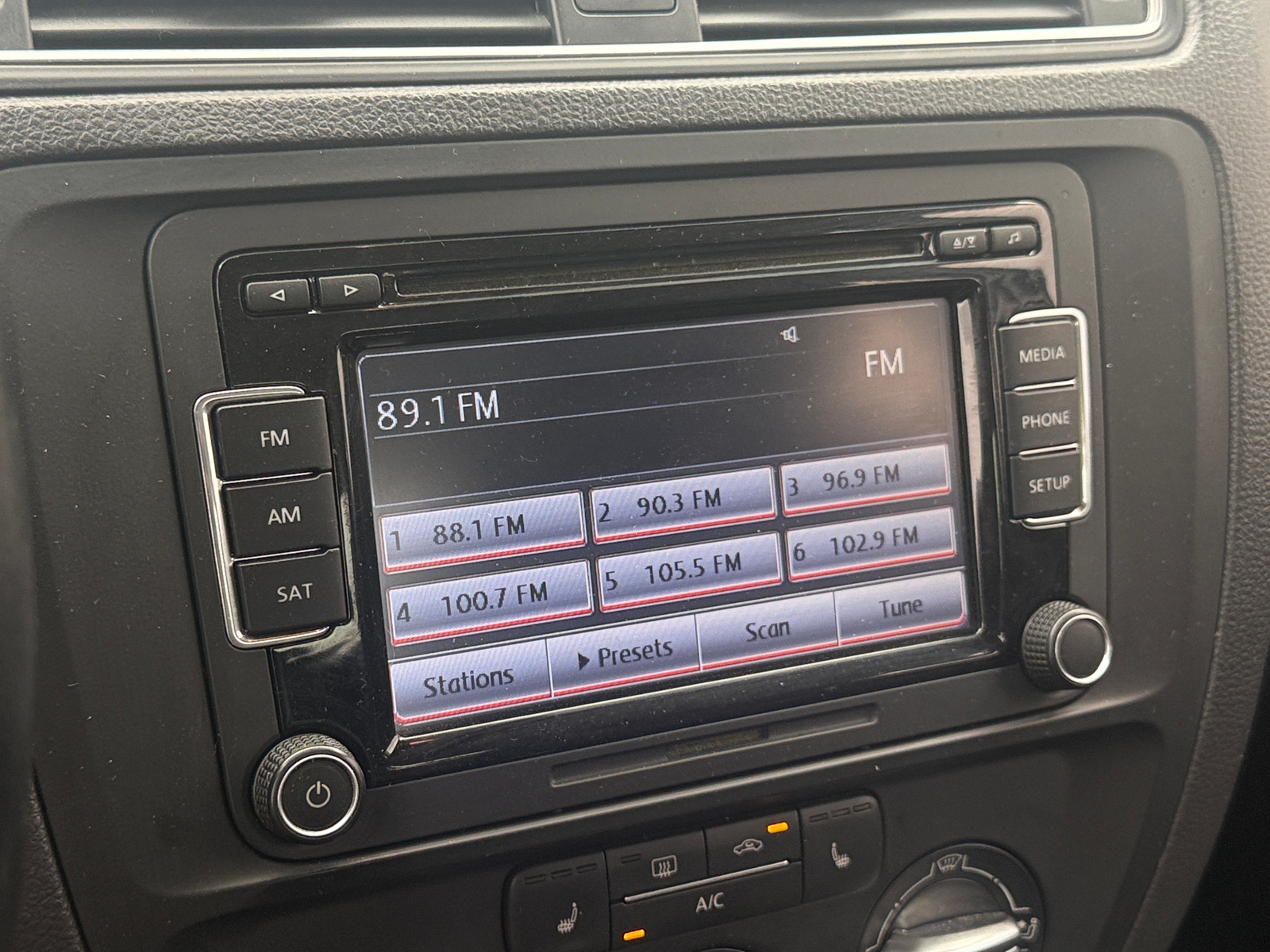 Thumbnail: 2015 Volkswagen Jetta - 4