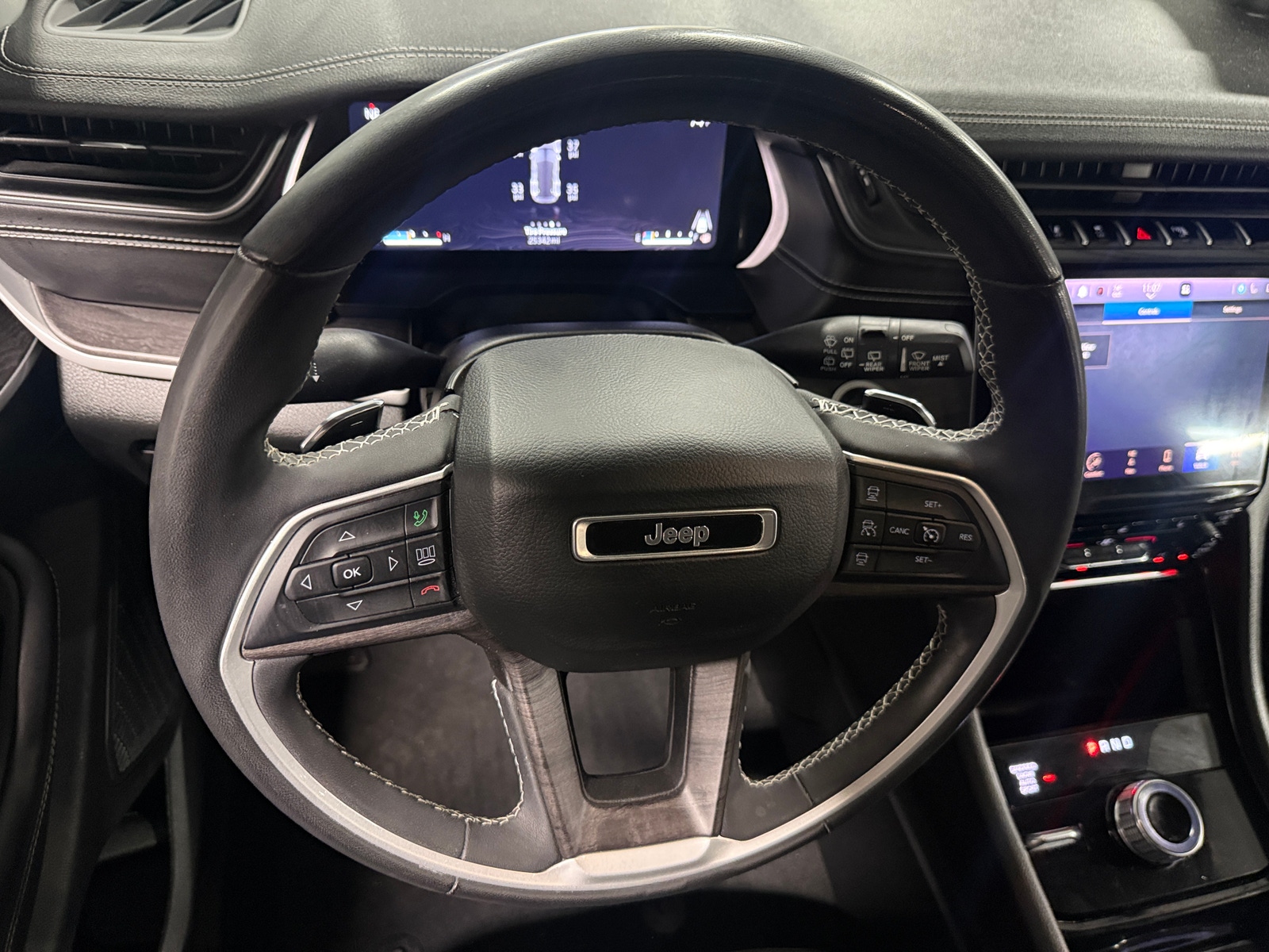 Thumbnail: 2023 Jeep Grand Cherokee - 4