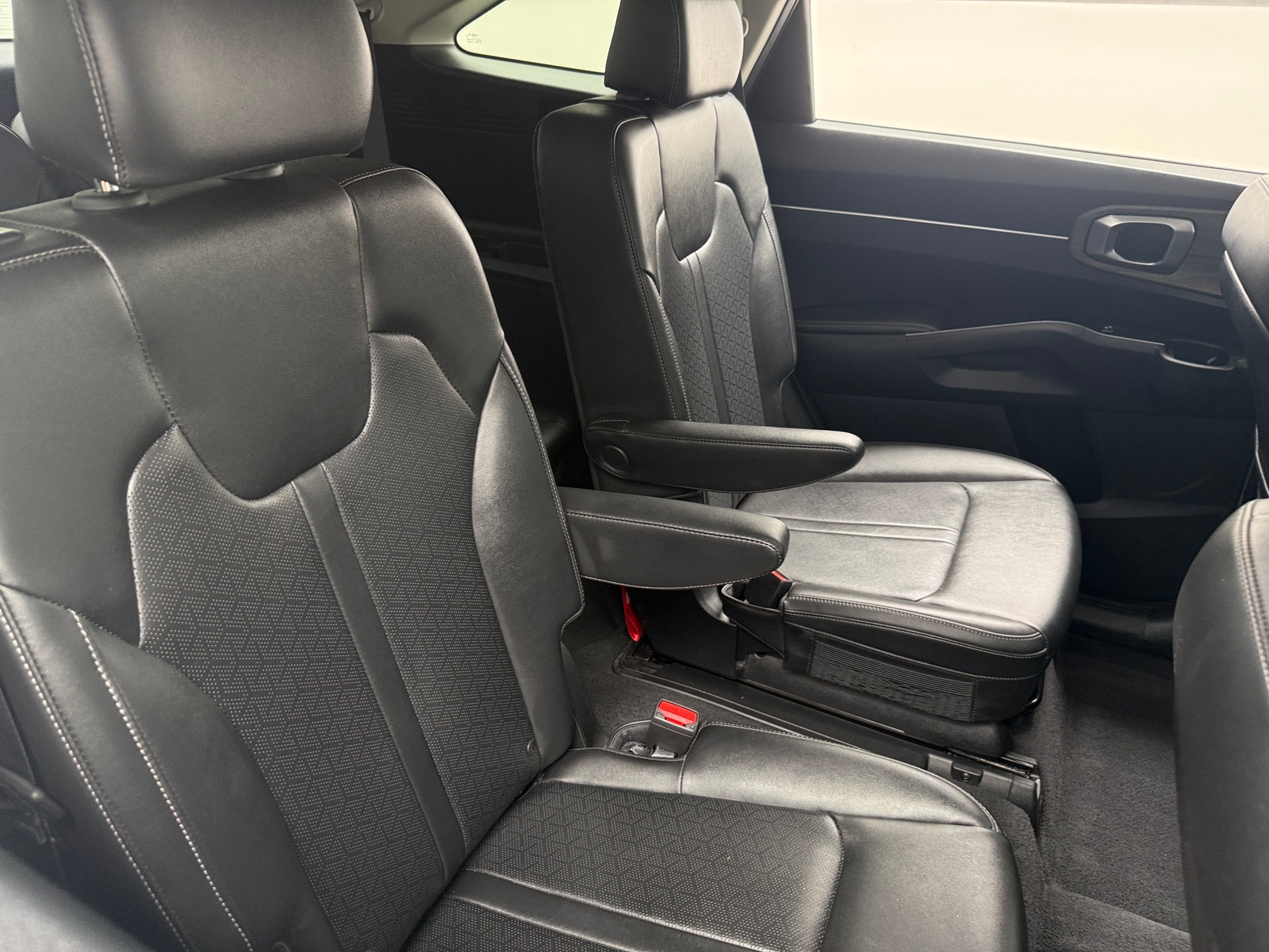 Thumbnail: 2023 Kia Sorento - 6