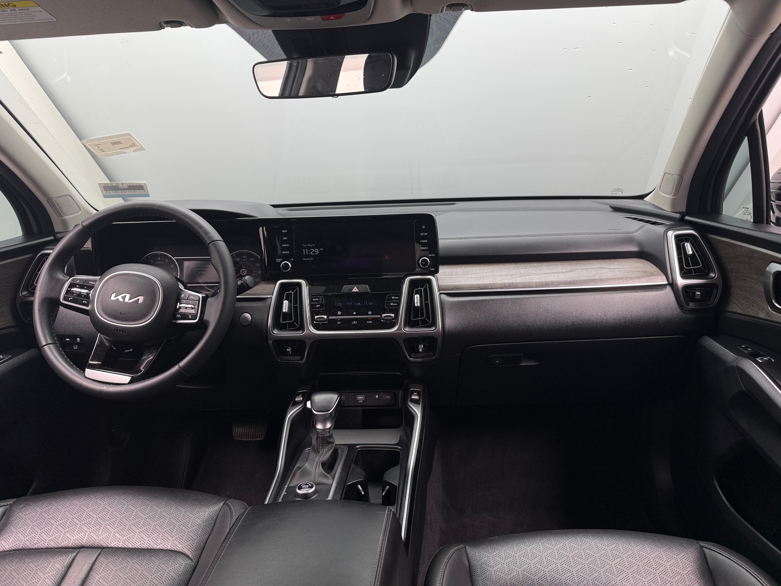 Thumbnail: 2023 Kia Sorento - 3