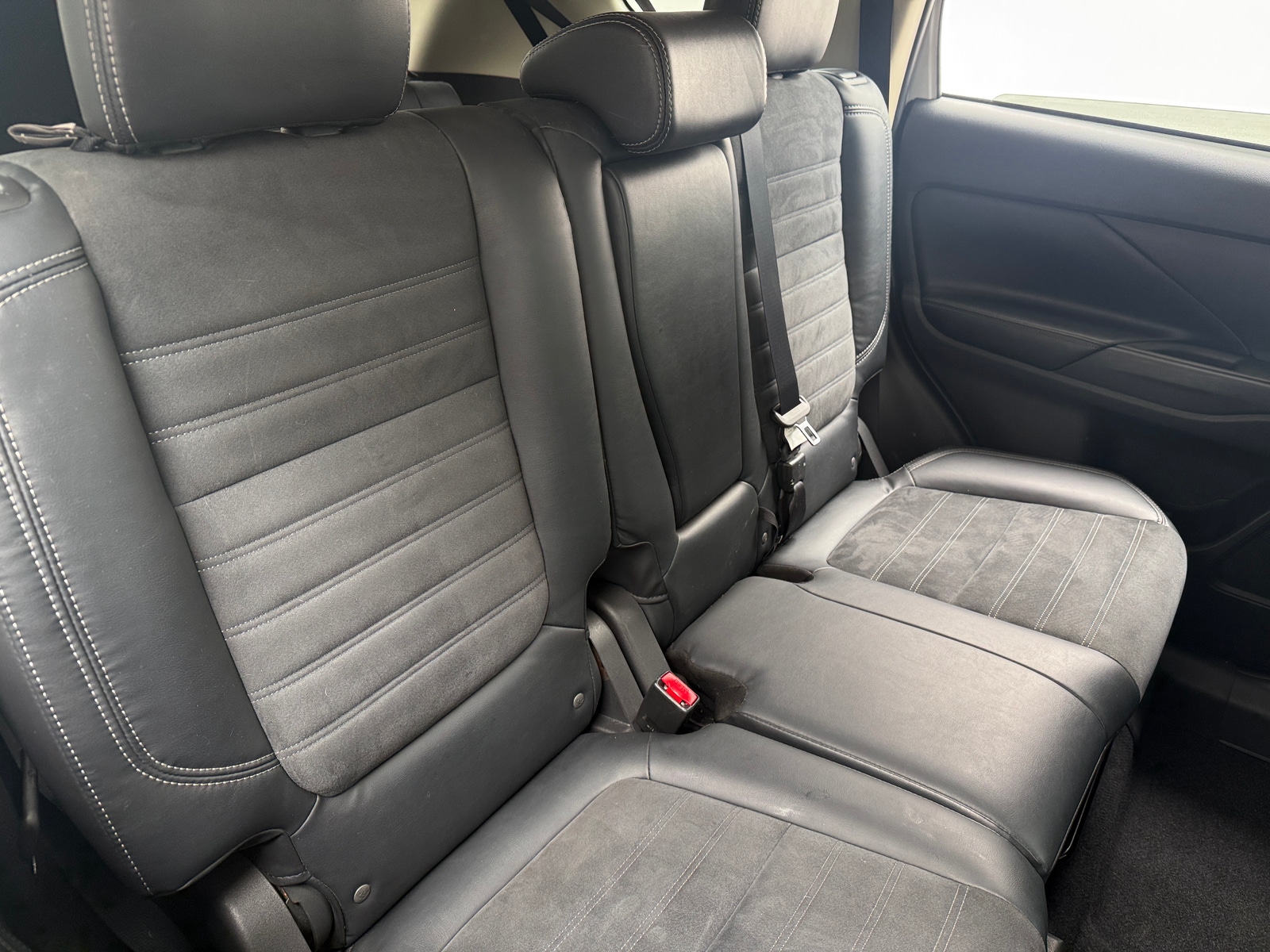 Thumbnail: 2019 Mitsubishi Outlander - 6
